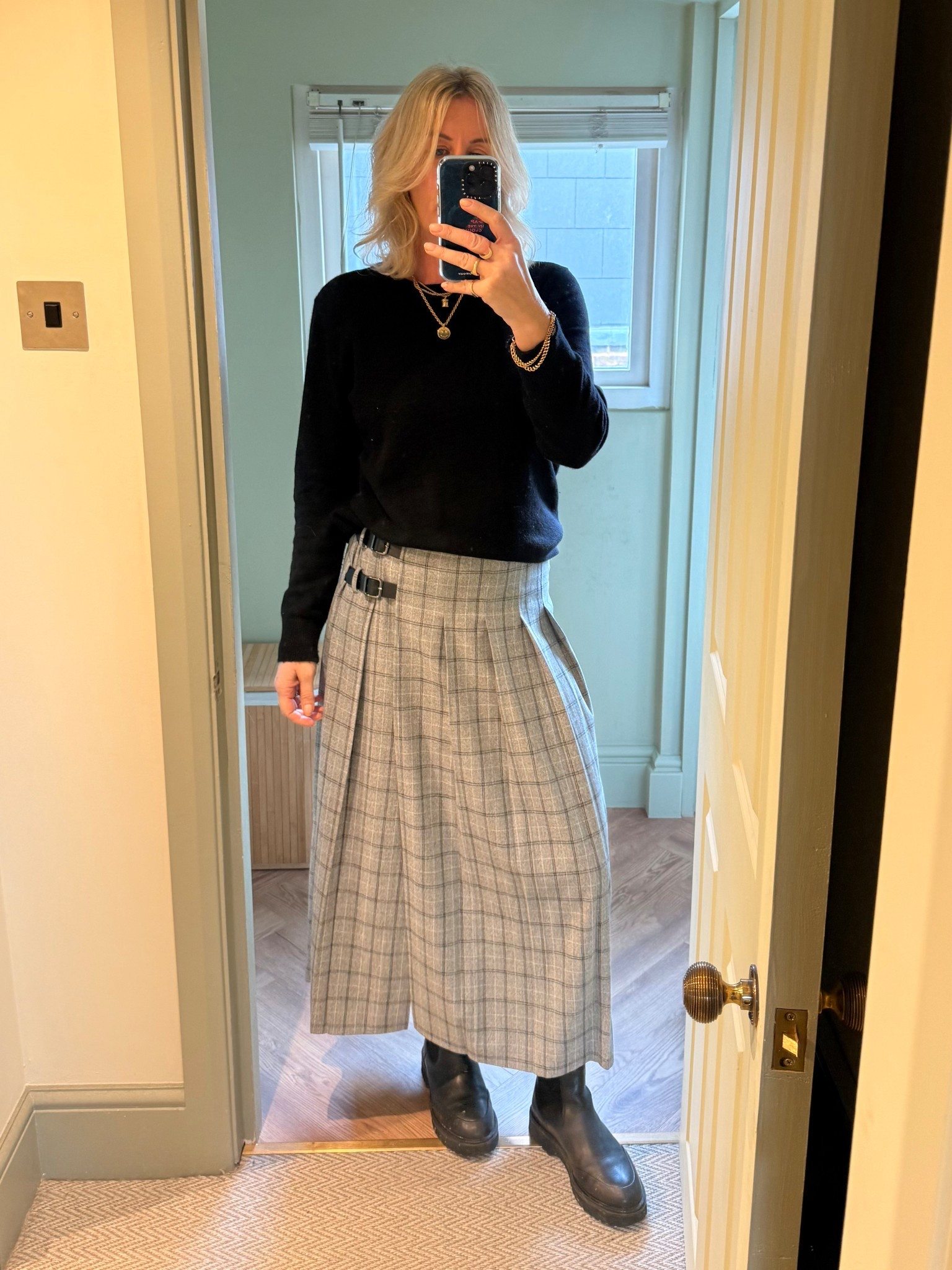 Uniqlo cashmere jumper, Sainsbury’s Tu skirt, John Lewis boots 

#LTKautumn #LTKuk #LTKover50style