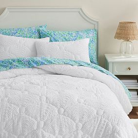 Lilly Pulitzer Tropical Shell Clipped Jacquard Quilt | Pottery Barn Teen