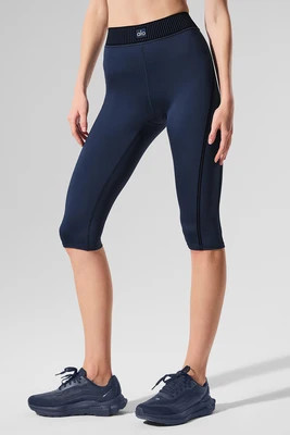 Airlift High-Waist Line Up Capri - Navy | Alo Yoga