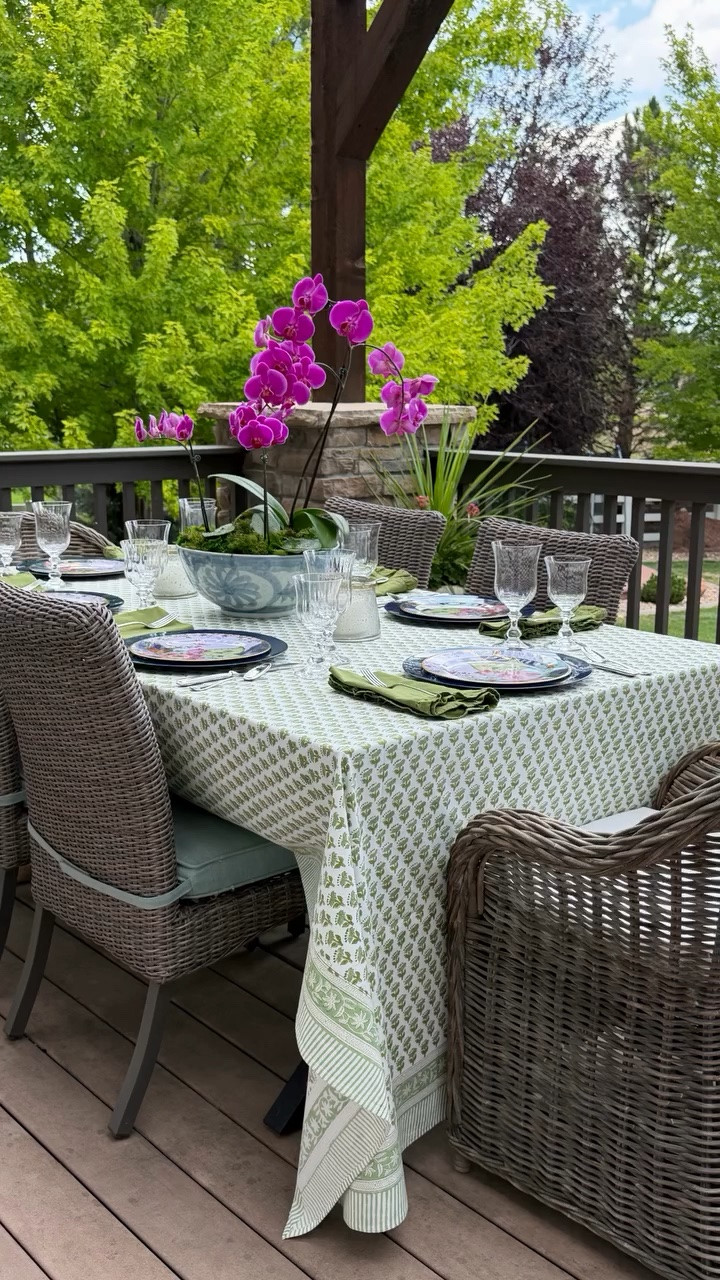 I loved putting together this pretty outdoor table that’s perfect for your next gathering. 

A simple block print tablecloth paired with some chargers and fun tobacco leaf tin plates I’ve had for years look perfect with ruffled napkins from Hen House Linens. 

Follow for more classic tables, home and midlife fashion💚