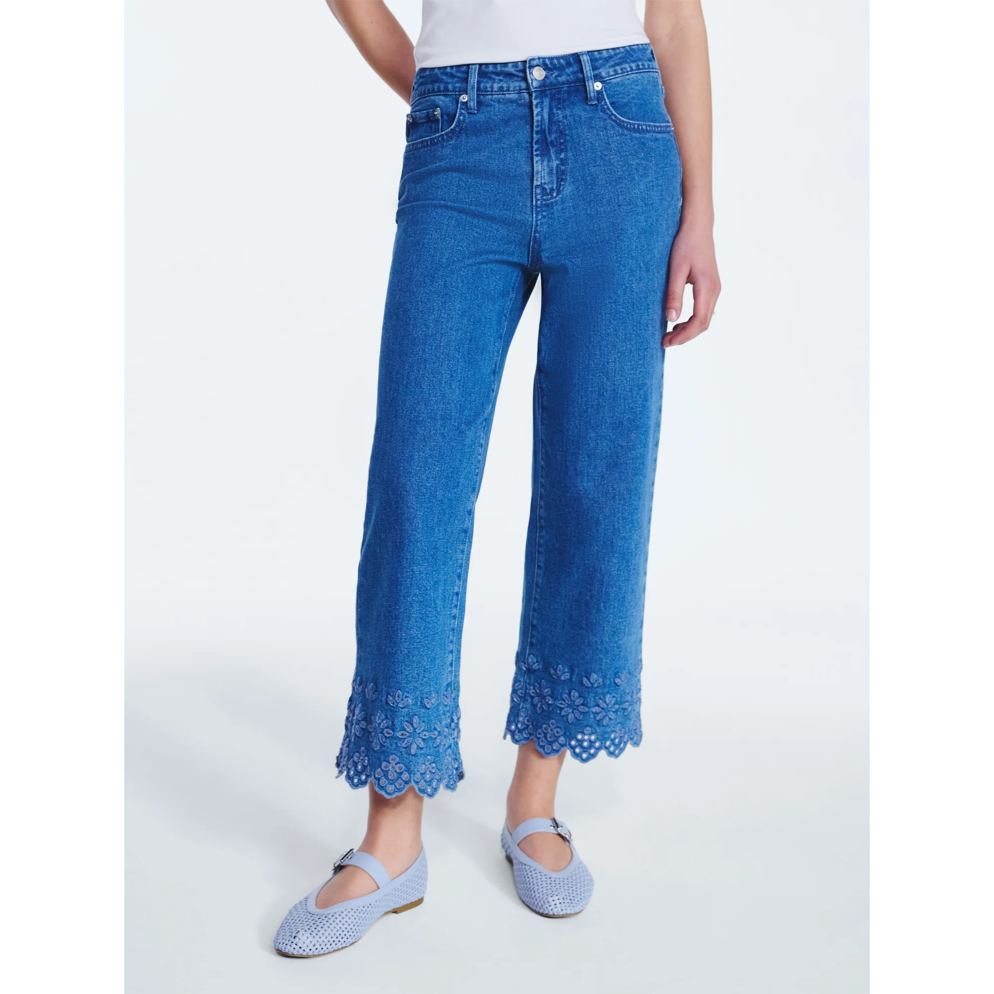 Free Assembly Women's and Women's Plus Embroidered Eyelet Cropped Jeans, 28" Inseam, Sizes 0-26W | Walmart (US)