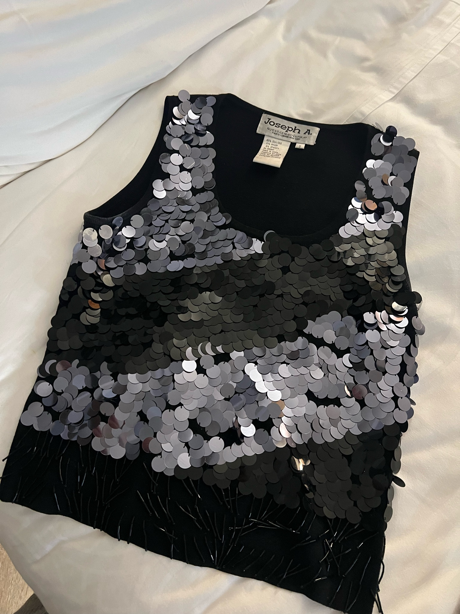 Vintage sequins top with a sweater lining. 

#vintage #holidaylpoks #secondhand #sequins 

#LTKSeasonal #LTKOver40 #LTKStyleTip