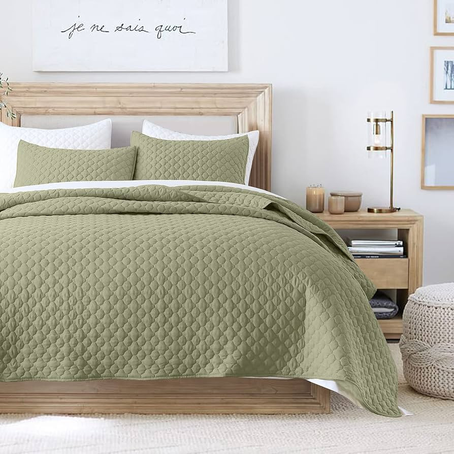 Quilt Set Queen Size Olive Green Bedspread, Modern Style Quilted Clouds Pattern Soft Coverlet Set... | Amazon (US)