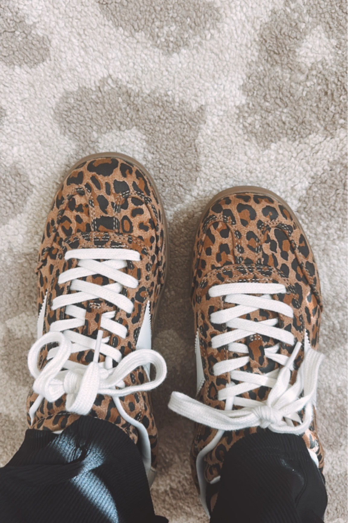 leopard sneakers 

#LTKMidsize #LTKStyleTip #LTKSaleAlert