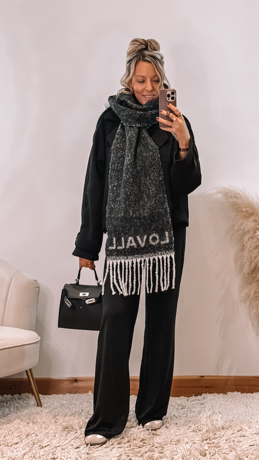 What I wore for Xmas wrapping and a quick trip to the supermarket 🛒🎁

You can’t beat a cosy comfortable co ord on a miserable day when you have tasks to do. This was the best choice for running my errands and sat Xmas wrapping. 



#LTKfestive #LTKwinter #LTKuk