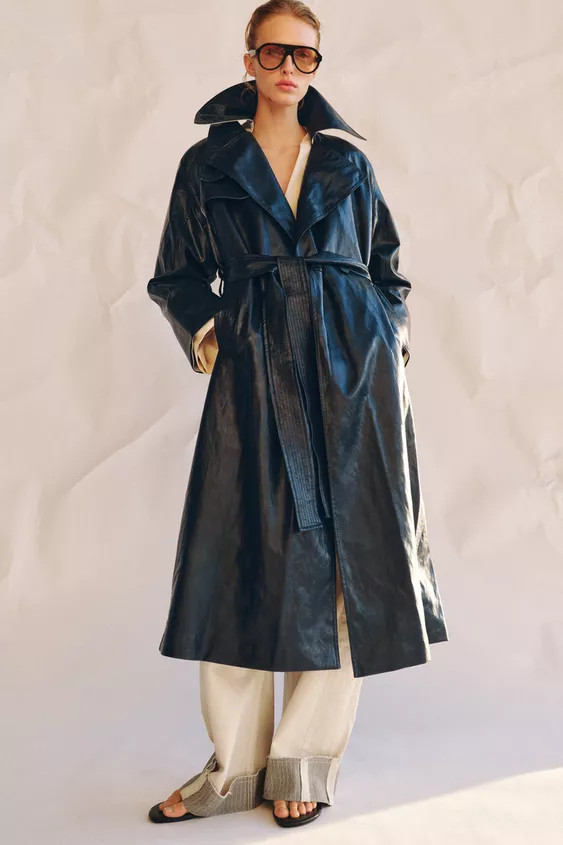 OVERSIZE-TRENCHCOAT IN KUNSTLEDEROPTIK ZW COLLECTION | Zara DE