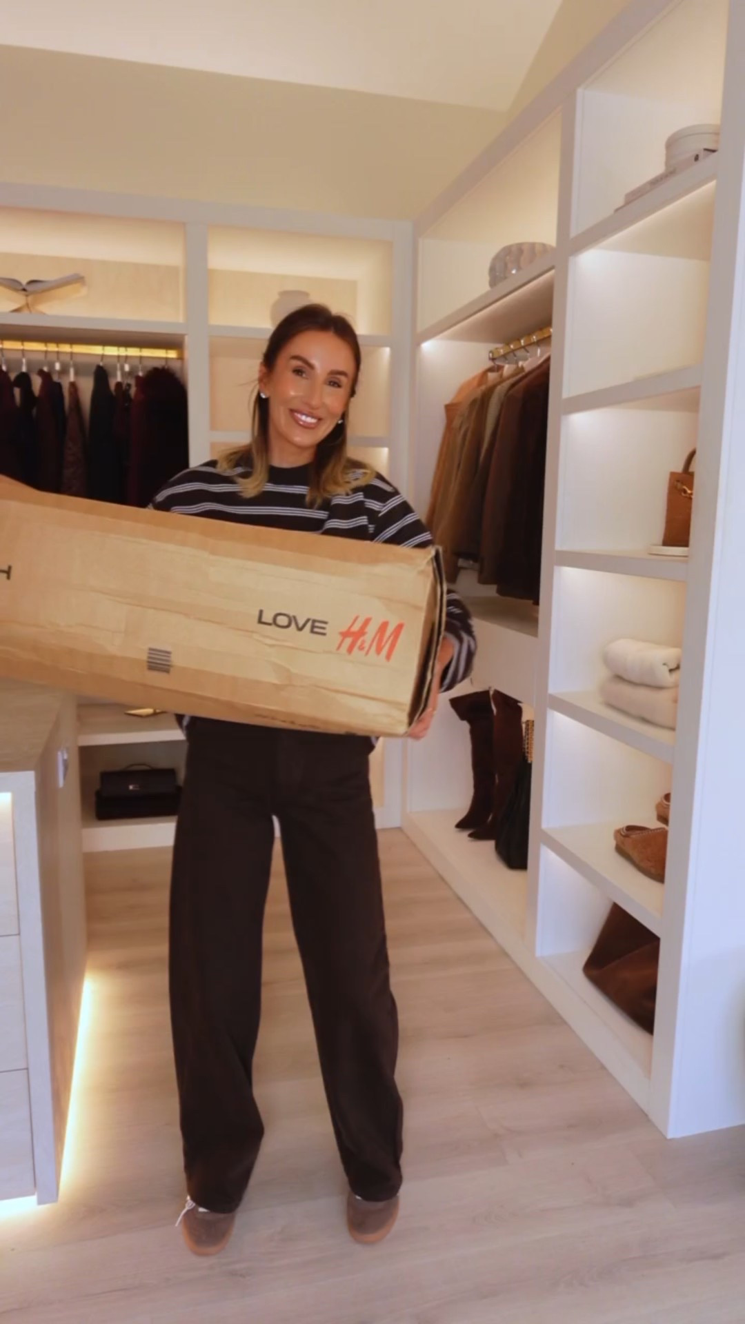 H&M haul 🌼
Pink cardigan : size S 
White jeans : size 6 
Denim dress : XXS 
Burgundy rugby shirt : size S 
Blazer dress : size 4 
Wrap coat - size XS 
Stripe top : size S  

#LTKstyletip #LTKFashionMonth #LTKspring