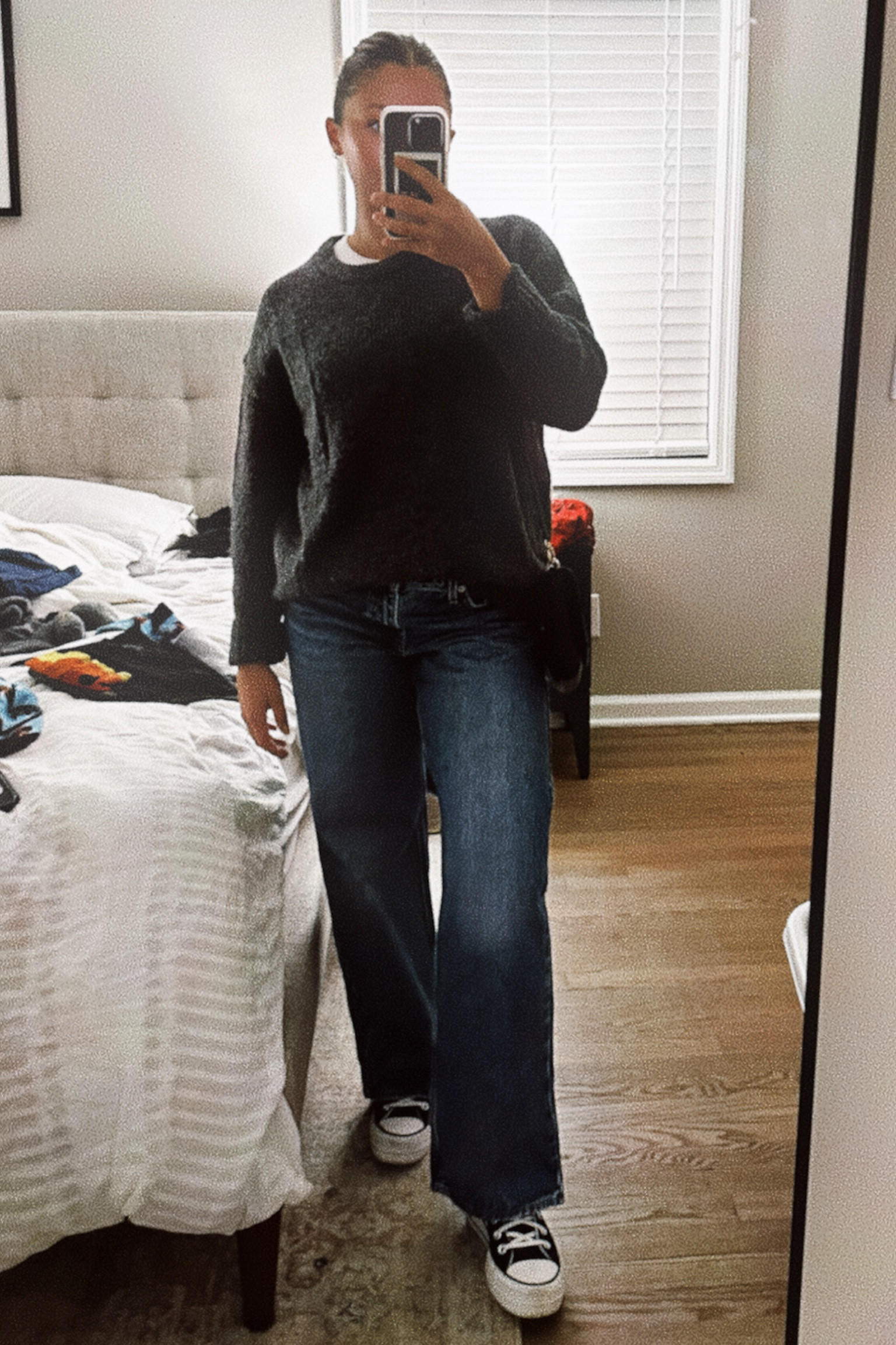 -Small in the sweater
-Small in the tank
-Sized up 2 sizes in the jeans - normally a 27 but got a 29
-Jeans are technically “low rise” but I think they fit more like mid-rise!