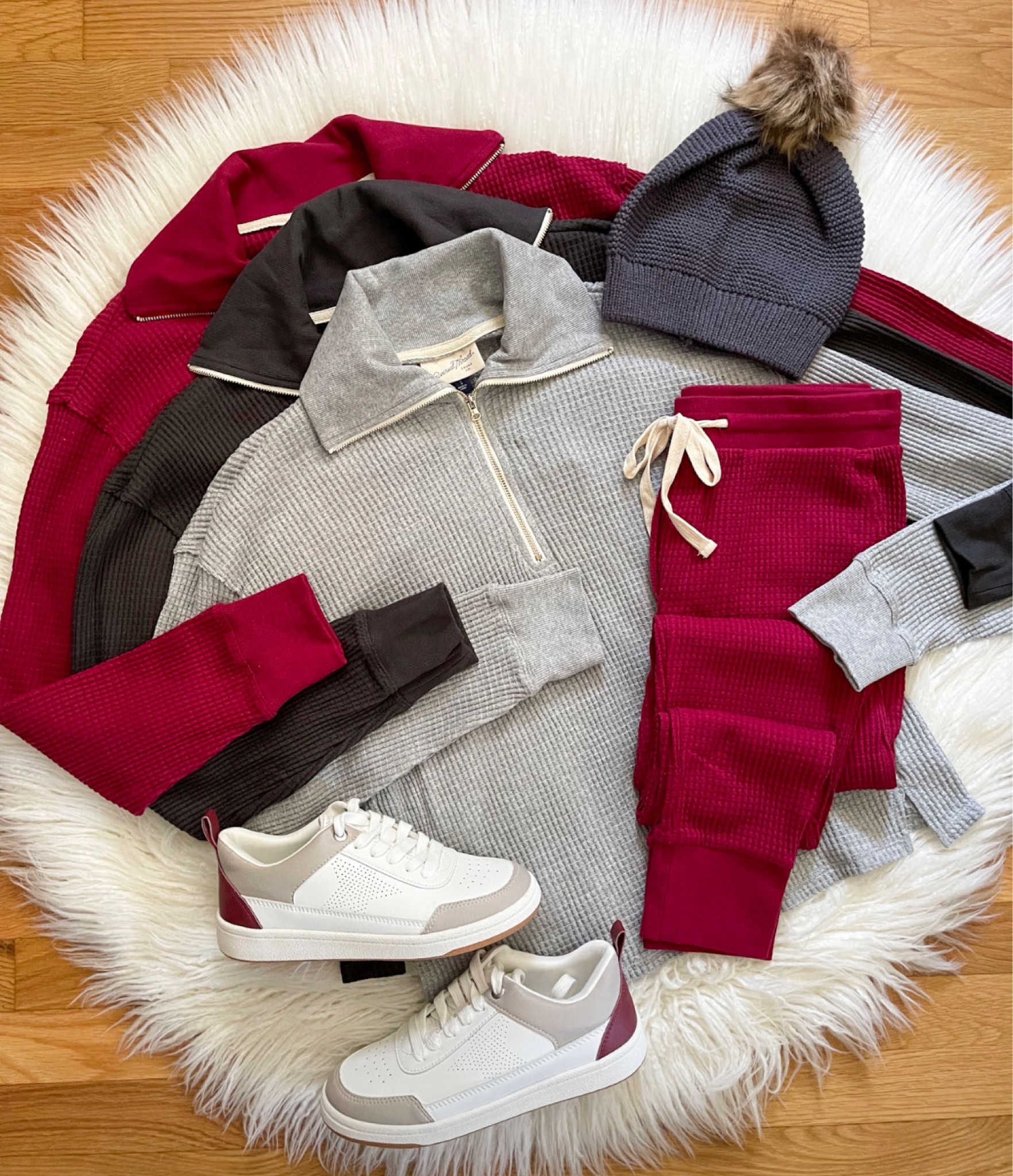 Happy Saturday!  Sharing this NEW waffle set with you today!  It comes in 4 colors and is SO comfy! Love the zipper detail on the top and the pants have pockets 🙌 Check out my stories & bio for links! 