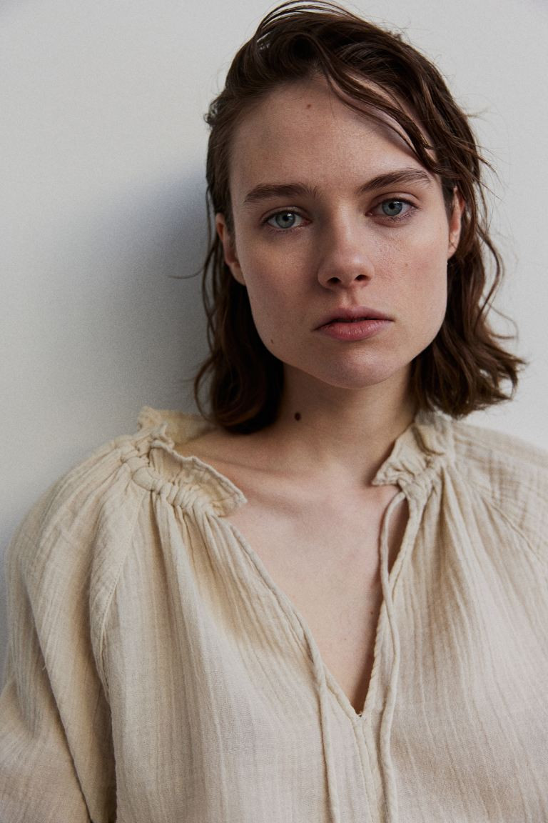 Muslin popover blouse | H&M (UK, MY, IN, SG, PH, TW, HK)