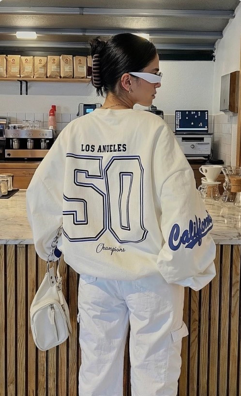 Clean, sporty, and effortlessly cool 🤍
This oversized LA graphic sweatshirt is the perfect throw-on piece for coffee runs, errands, or a casual day out. I styled it with white cargo pants and a mini shoulder bag for a clean monochrome look that still makes a statement.
✨ Why I love it:
• Relaxed oversized fit
• Neutral color that goes with everything
• Sporty varsity-style graphic
• Perfect for layering year-round
If you love comfy outfits that still look put together, this one is a must. Linking my look here on LTK so you can shop it easily.
#LTKStyle #LTKFinds #CasualStyle #OversizedSweatshirt #EverydayOutfit #NeutralStyle #StreetStyle #LTKUnder100 #ad #sponsored
@Piral 

#LTKBeauty #LTKSpringSale #LTKSaleAlert