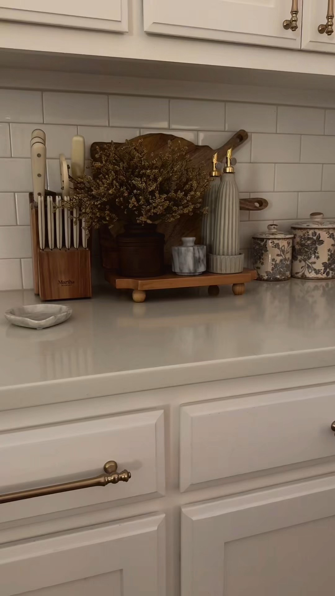 Fall vibes throughout the kitchen.

#LTKHome #LTKSeasonal #LTKStyleTip