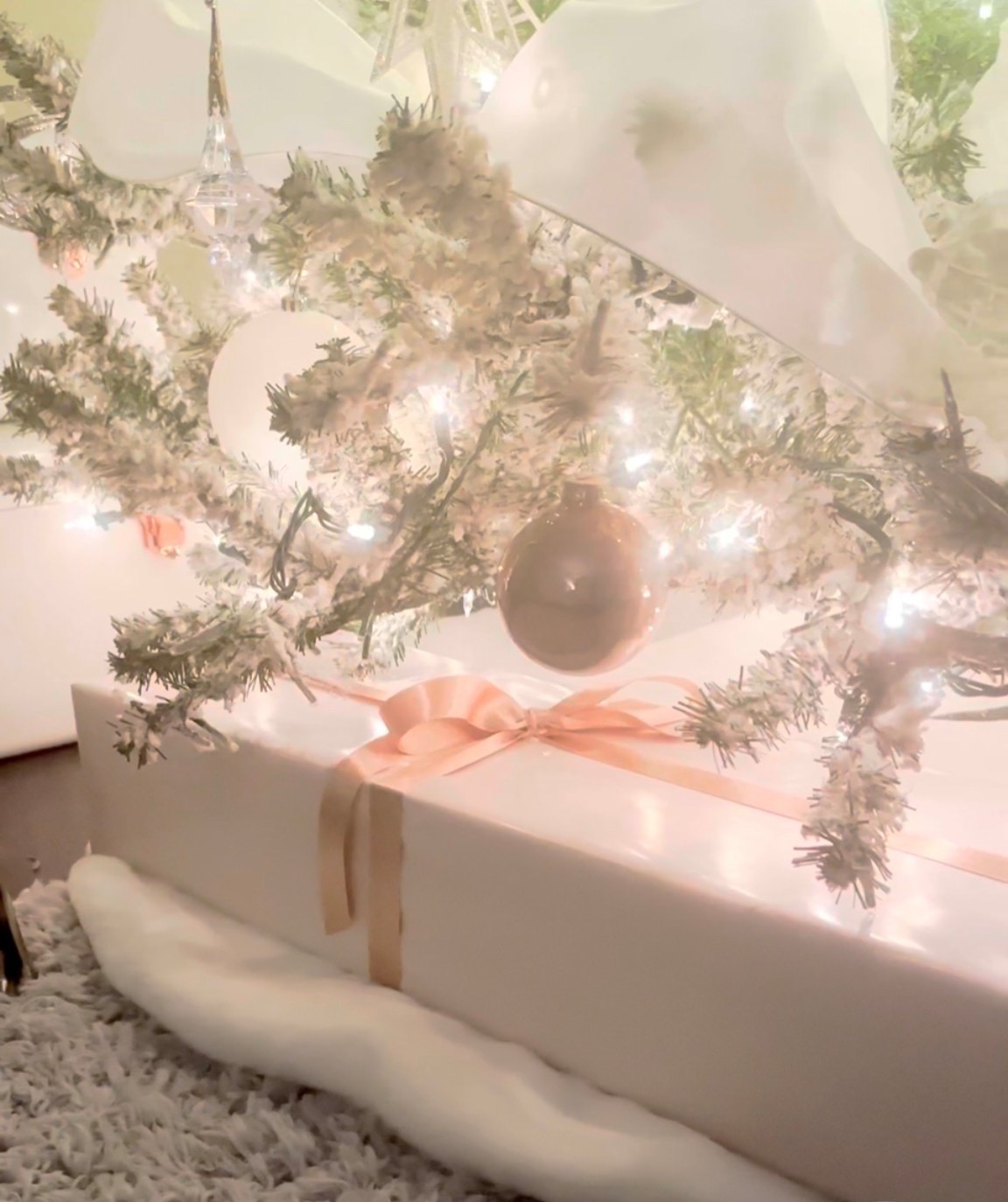 There’s something about just classic white wrapping paper with a beautiful bow that just does something to me. 
🤍

#LTKSeasonal #LTKHoliday #LTKGiftGuide