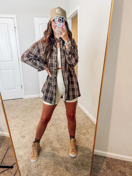 Women’s flannel shirt outfit idea that is giving comfy casual! The perfect fall outfit idea for 2023! Paired with Nike high top sneakers.
3/26

#LTKfindsunder100 #LTKstyletip #LTKSeasonal