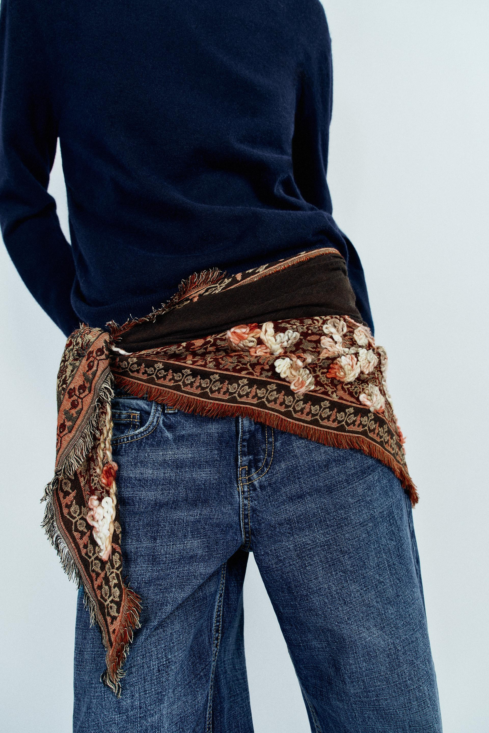 JACQUARD EMBROIDERED TRIANGULAR SCARF - Black - M | Zara UK