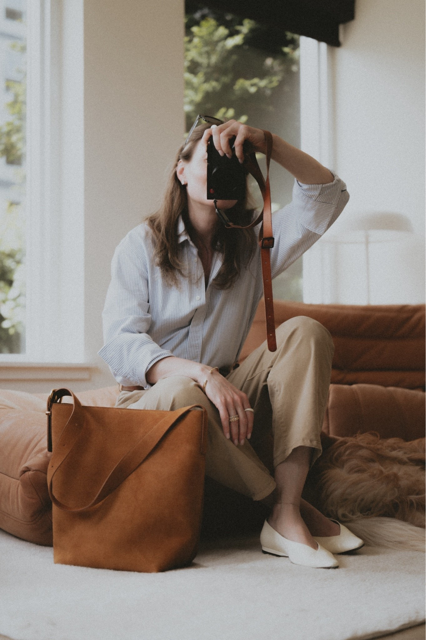 OOTD: Nili Lotan barrel leg Shon pants + Golden Goose Oxford shirt + @louloudesaison Barsi flats + @Madewell The essential bucket tote

#LTKxMadewell #LTKMothersDay #LTKootd