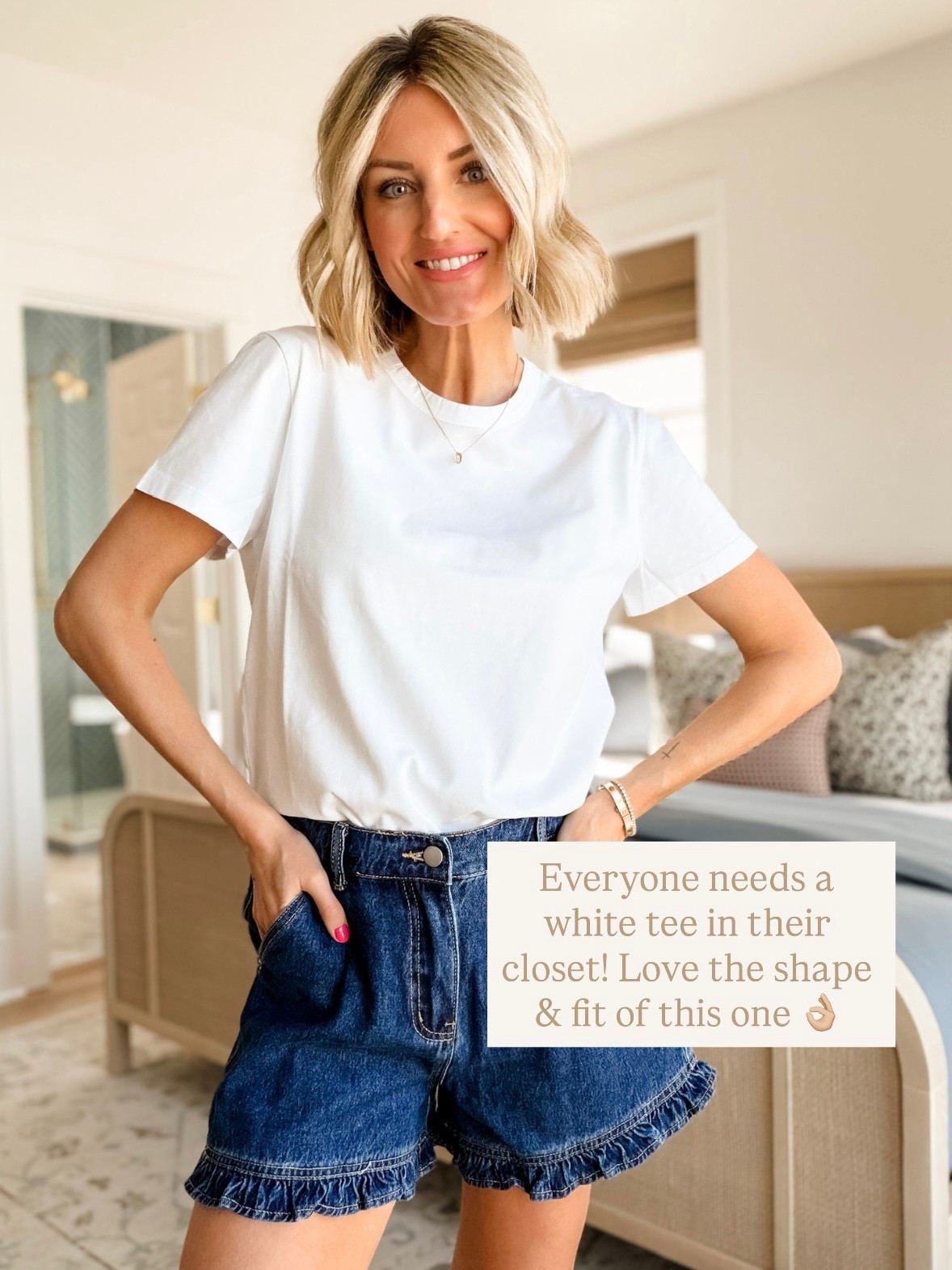 The best basic white tee! A white tee is a closet necessity! A basic you will wear so many times in every season! Wearing S!

Loverly Grey, white tee, closet staples, closet basics 

#LTKSeasonal