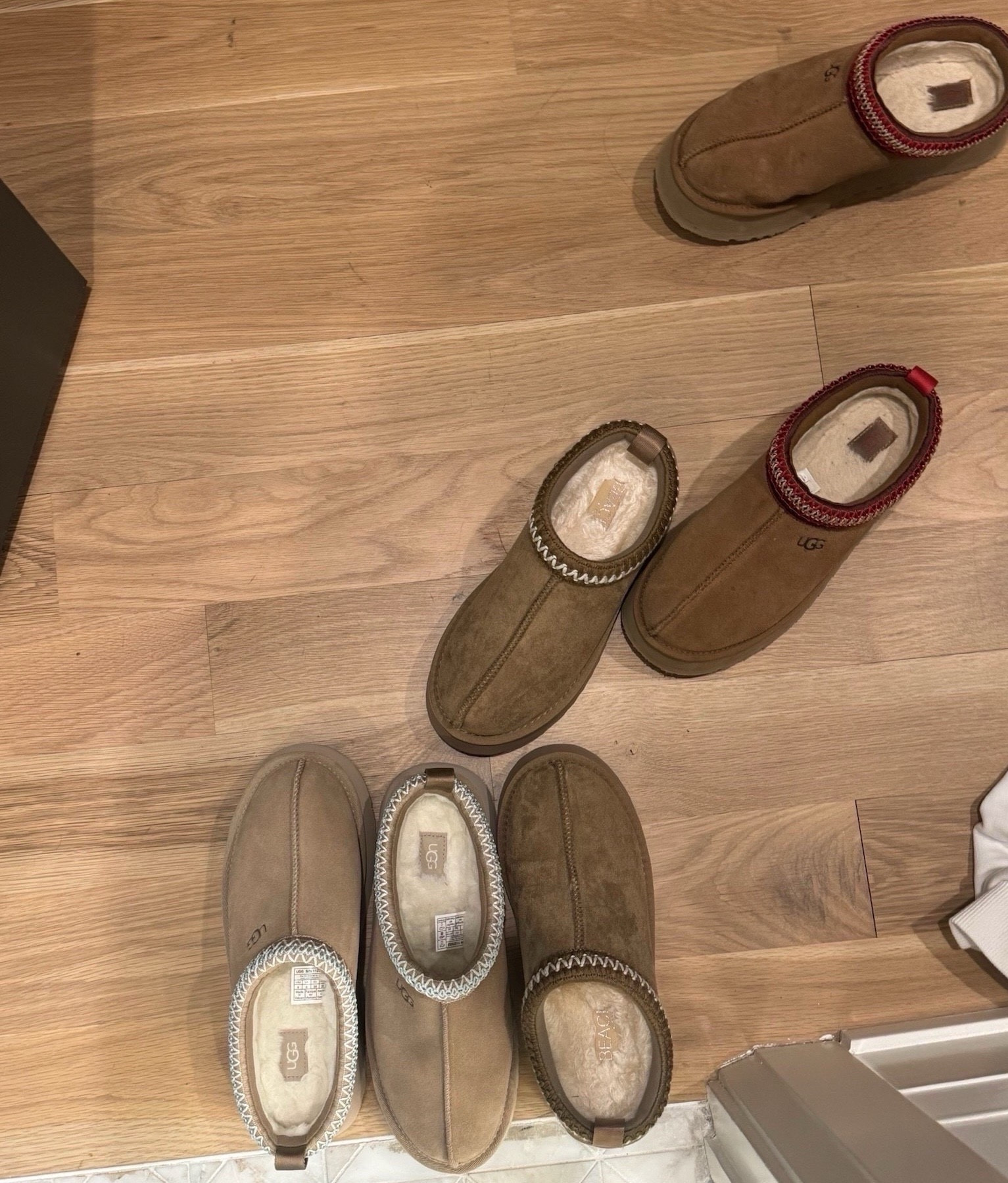 My go to slippers / clogs for winter! ❄️☃️

gift idea, gift ideas, house slippers, slippers, house shoes, fuzzy slippers, bump friendly, Nashville, mom of 3, Dede Raad, dress up buttercup 

#LTKFindsUnder100 #LTKHoliday