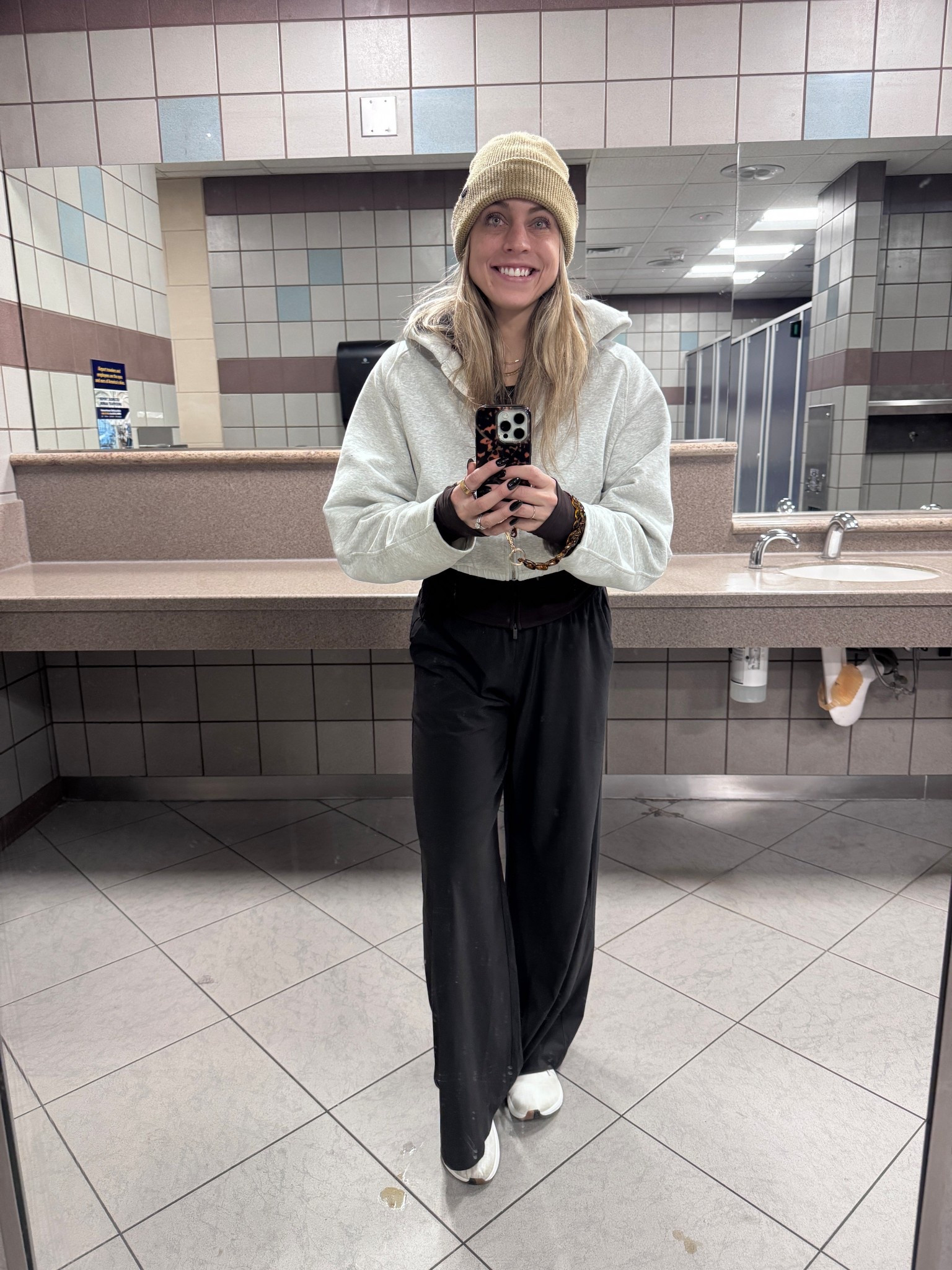 Warm and comfy travel outfit! I sized up to a medium in the lululemon sweatshirt so I could layer underneath 🤎🤍🖤
