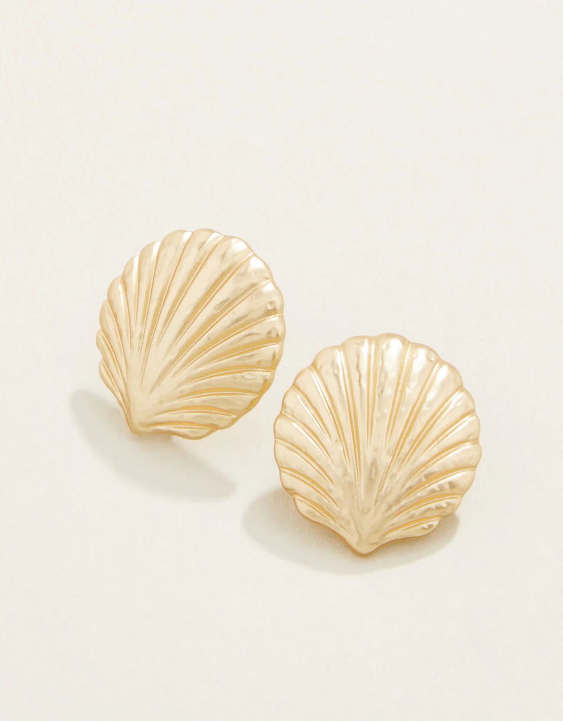 Shello Stud Earrings Gold | Spartina 449