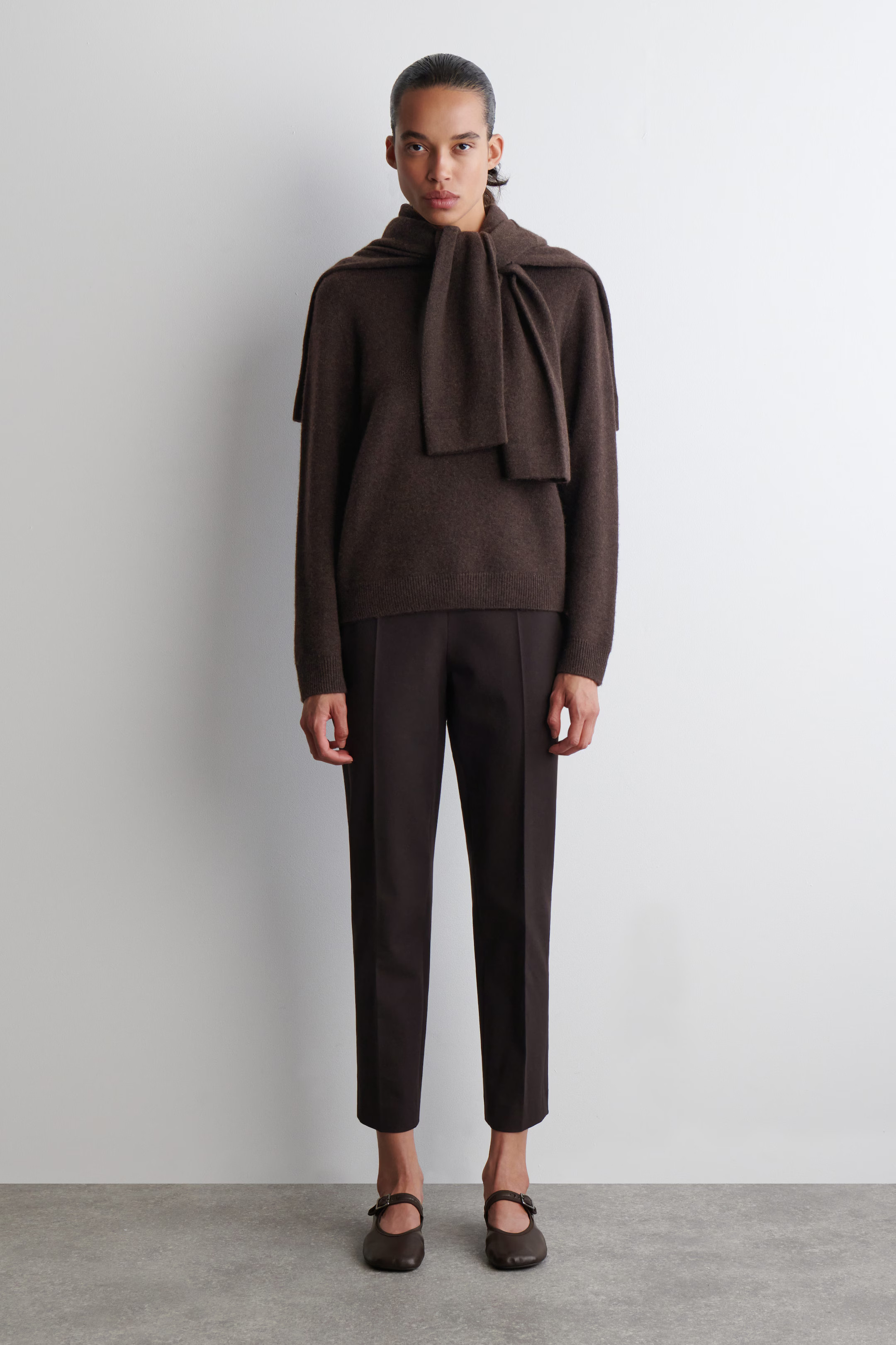 CASHMERE CREW-NECK JUMPER - DARK BROWN | COS GB | COS UK