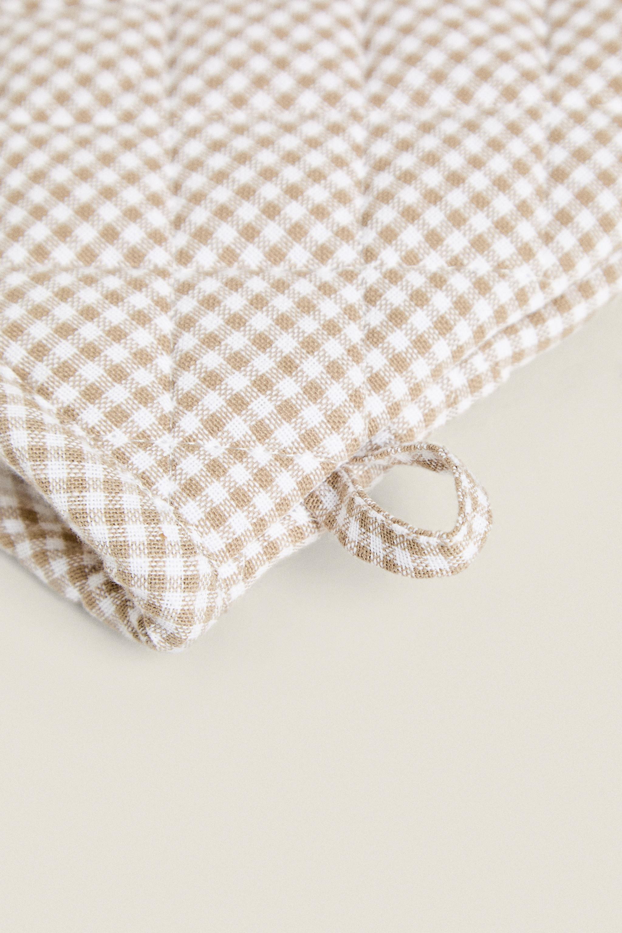 GINGHAM OVEN GLOVE | Zara UK