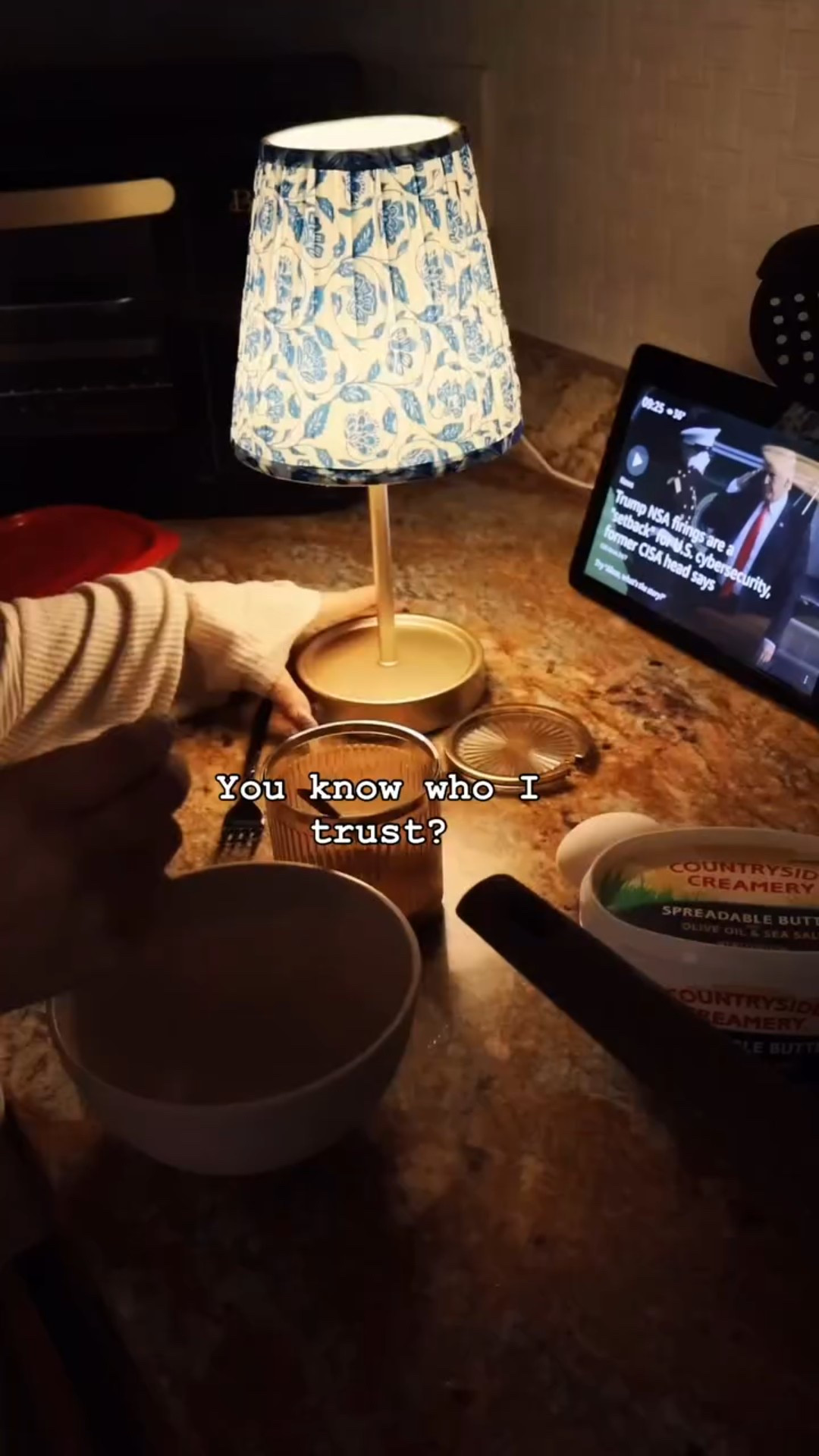 Just do yourself a favor and get you a little cutie lamp for your kitchen, that’s it!! That was the message 🤎🌺
.
.
.
.
.
.
.
.
.
#myhomedecor #myhometrend #myhometoday #myhometoinspire #pocketsofmyhome #myhomevibes #myhomedesign