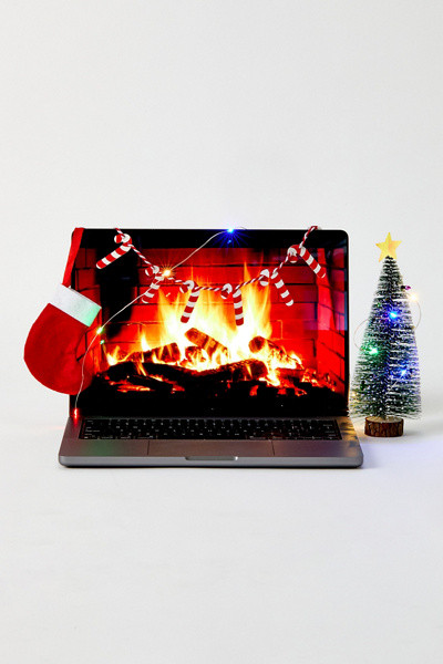 Holiday Desk Décor Set | Urban Outfitters (US and RoW)