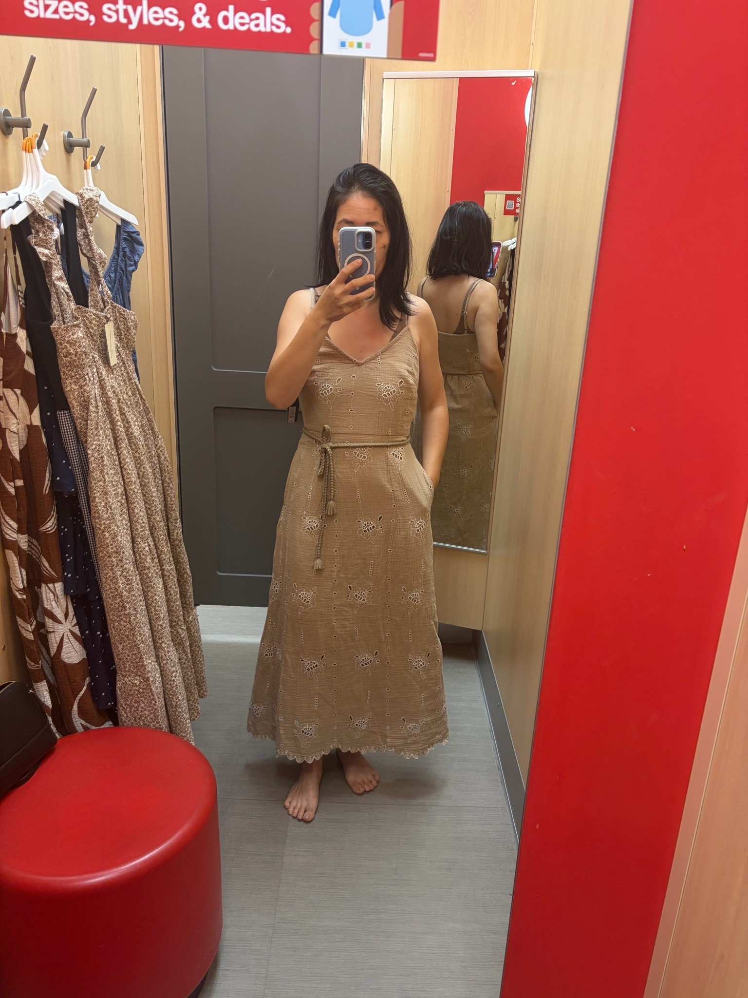 Cute dress, but felt weird on my body type. I’m a little bit curvy so, but I like the idea 😂 true to size

Target style
Maxi dress
Resort wear
Vacation dress
