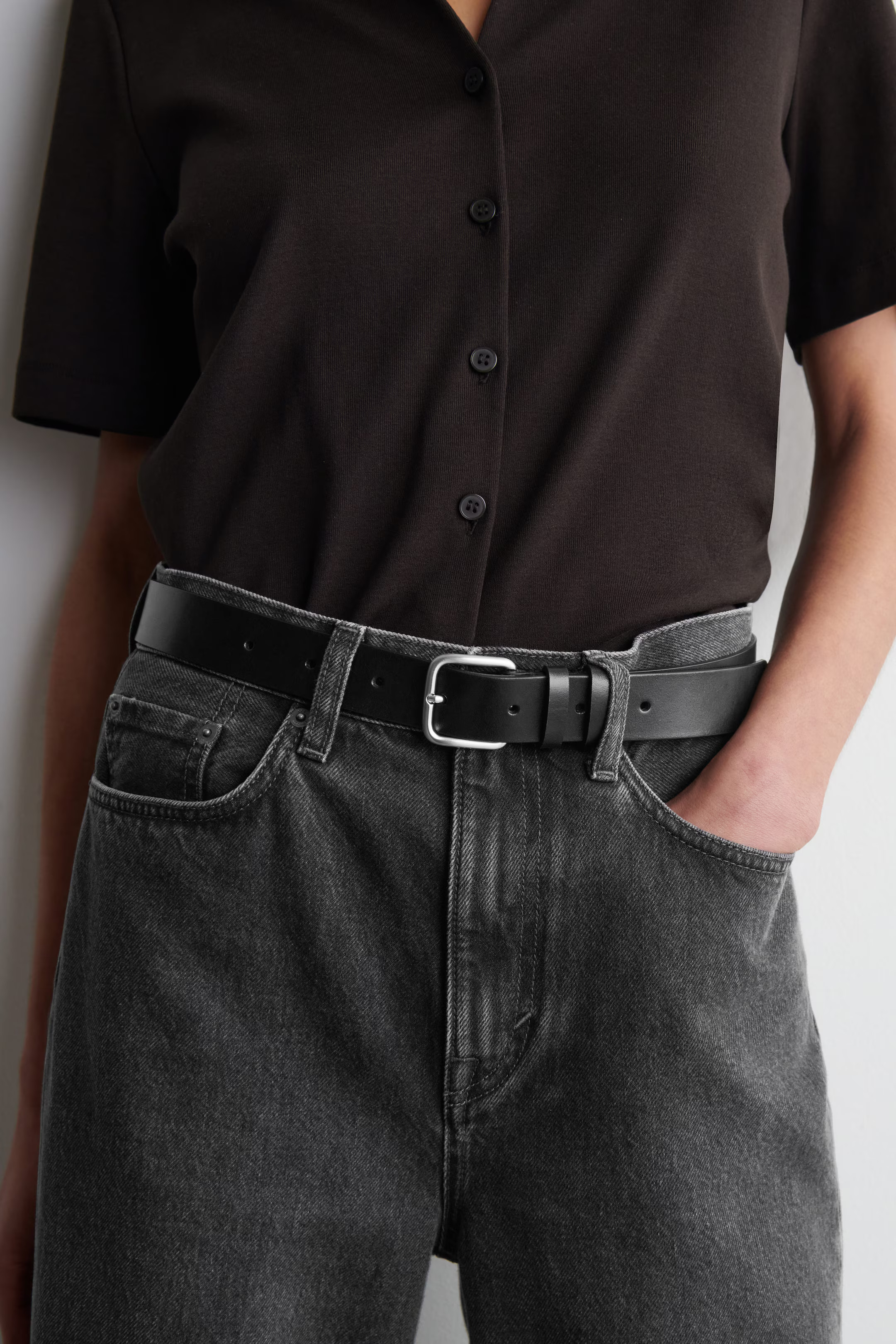 COLUMN STRAIGHT-LEG JEANS - WASHED BLACK | COS GB | COS UK