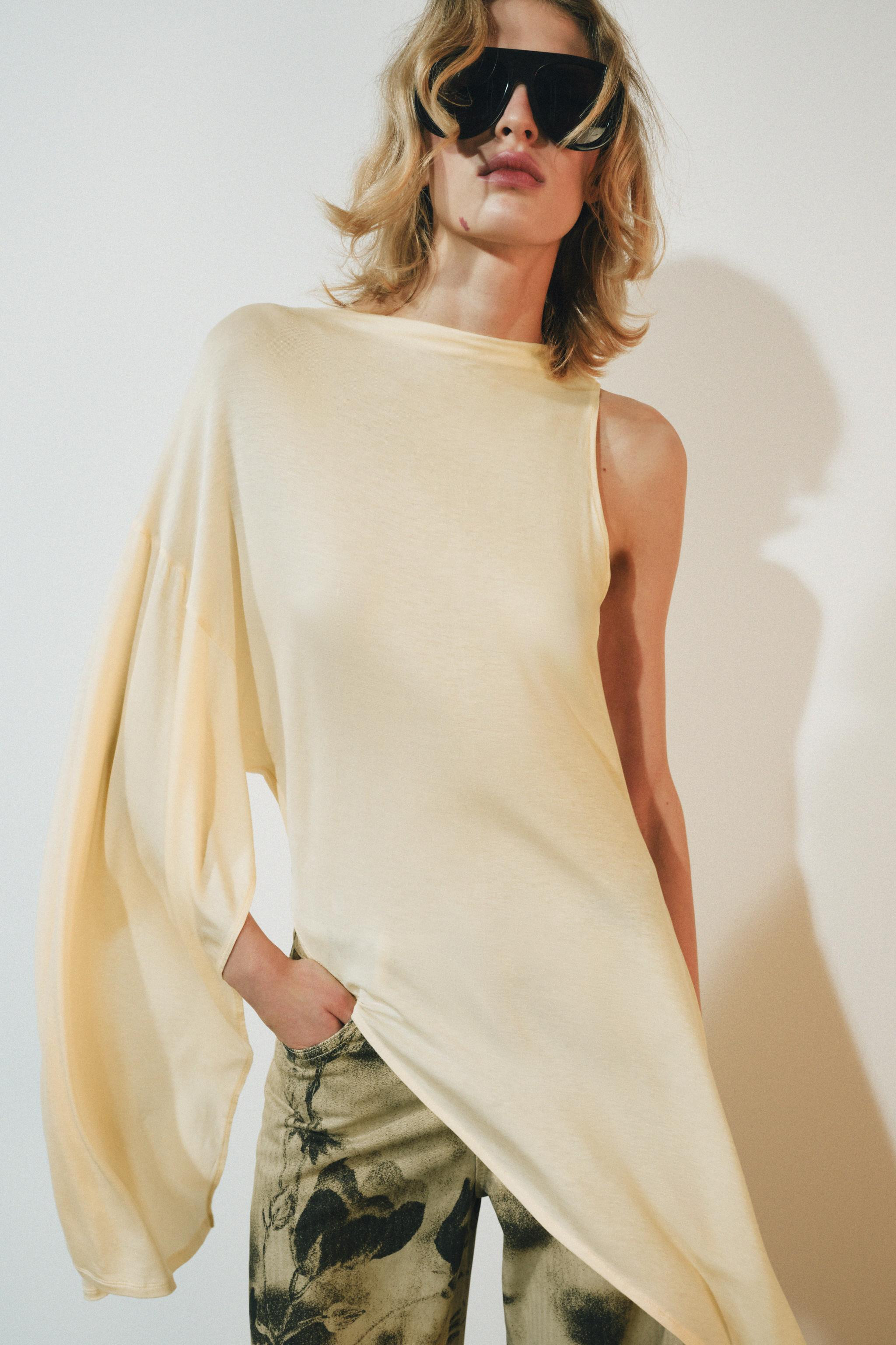 FLOWY ASYMMETRIC TOP | Zara Canada