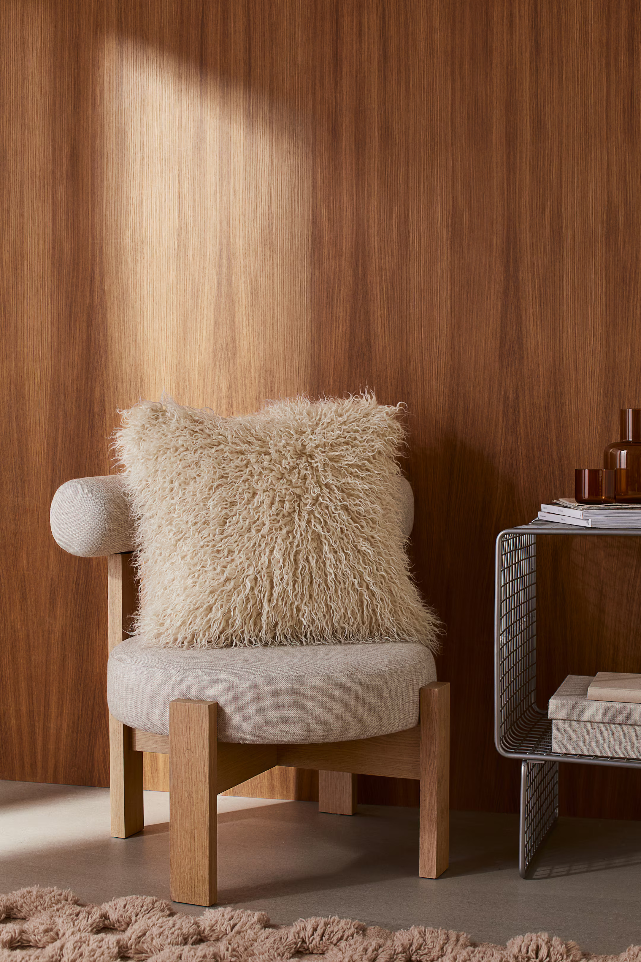 Fluffy cushion cover | H&M (UK, MY, IN, SG, PH, TW, HK)