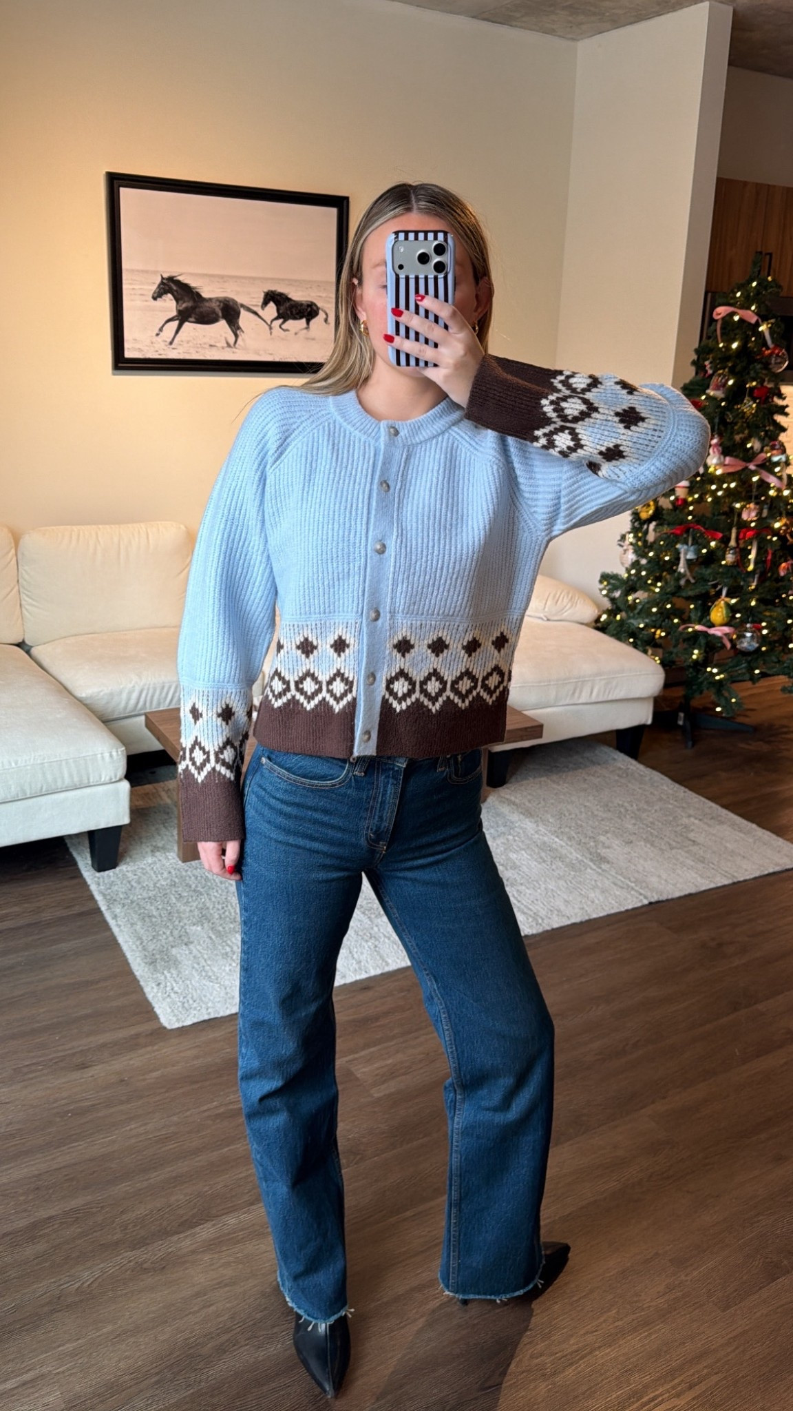 #abercrombiepartner Wearing a small sweater and 25 in jeans!! Shade of jeans is dark fray hem

@abercrombie

#LTKGiftGuide #LTKHoliday #LTKFindsUnder100