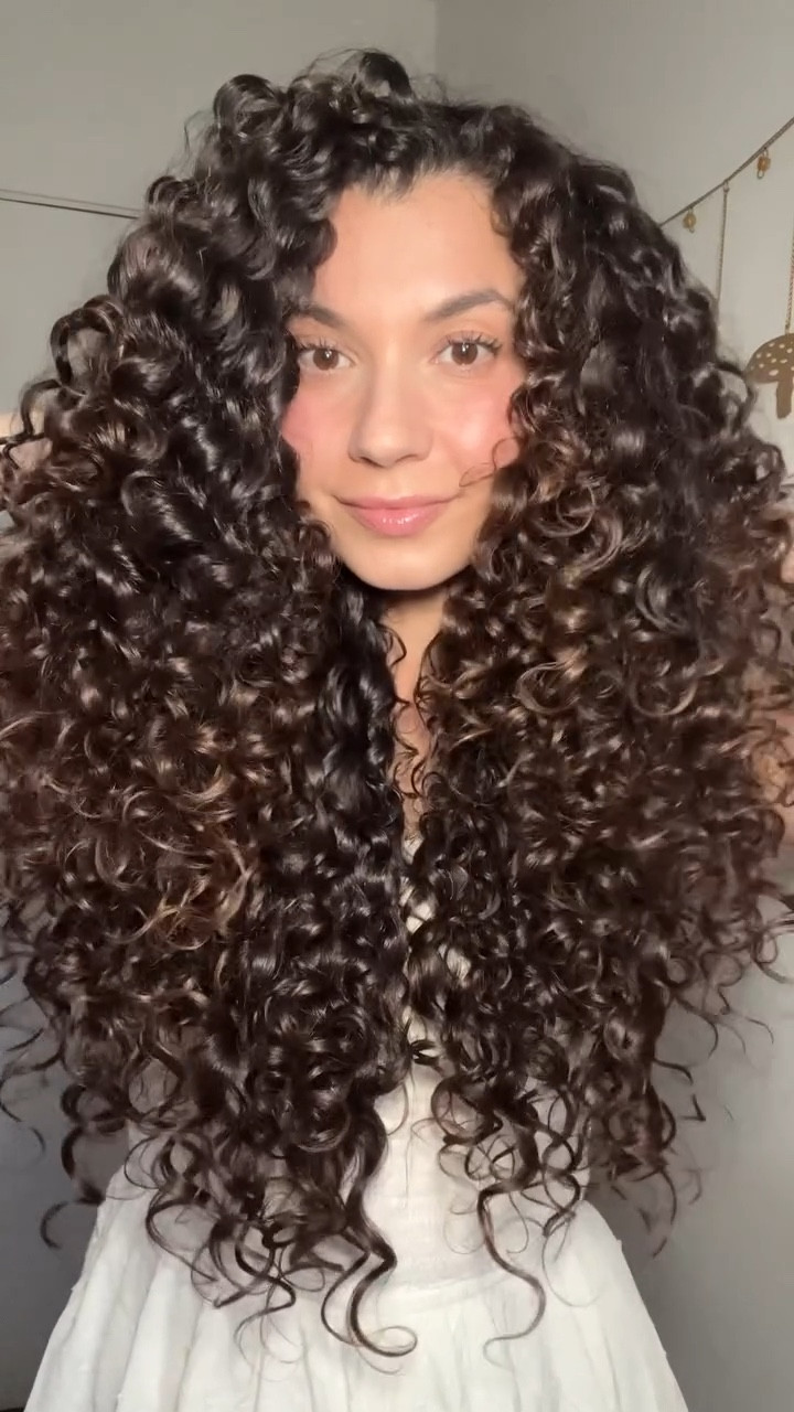 curl magic 🧚🏼 — I STILL see this narrative all the time and it’s annoying. SO what if people want to try to encourage a natural wave or curl with products and styling, it’s better than taking a flat iron to it everyday. 

#Curly #curls #curlyhairbeforeandafter #curlyhair #curlyhairstyles #curlygirl #curlscurlscurls #curlfriends