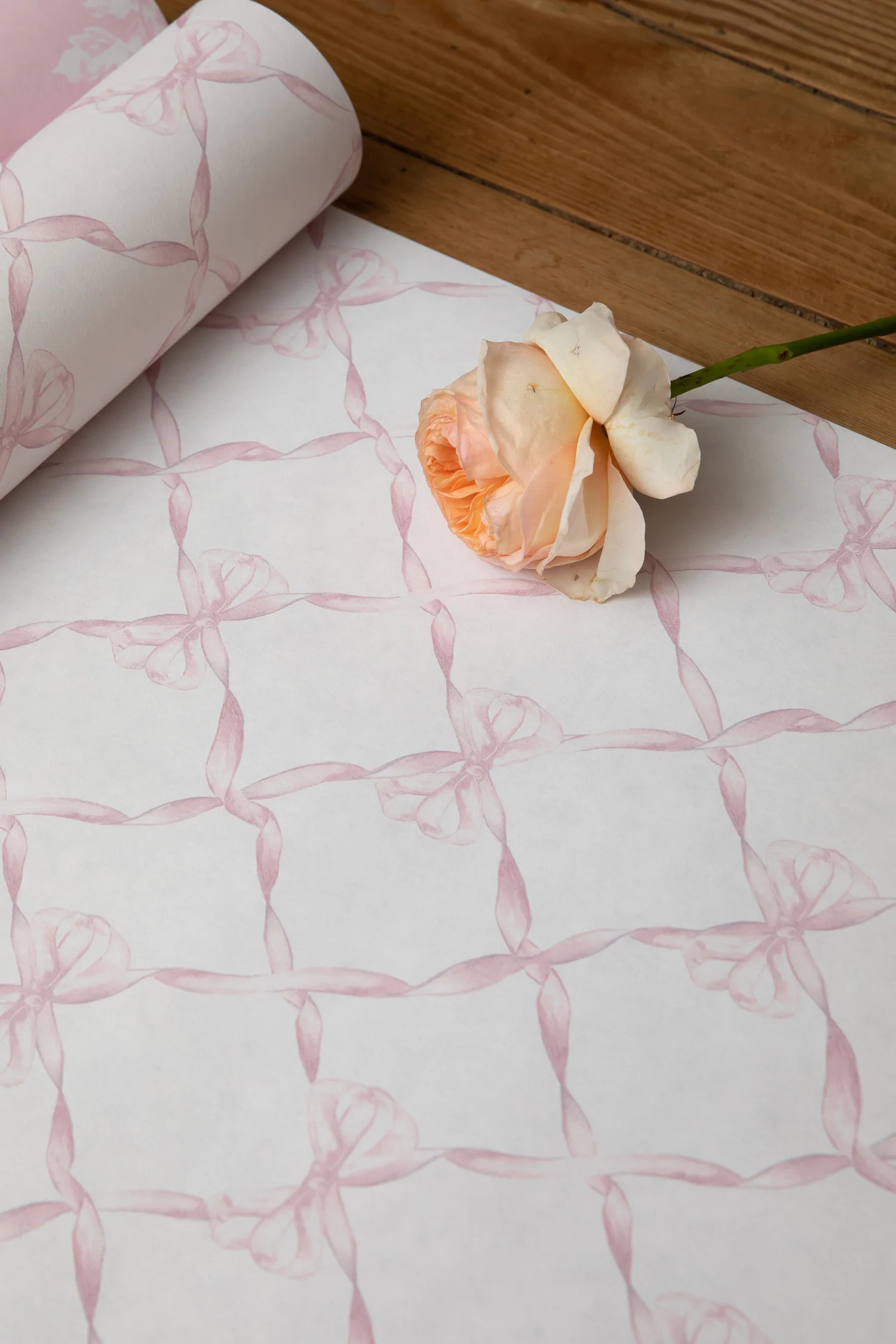 Baby Bow Wallpaper | LOVESHACKFANCY