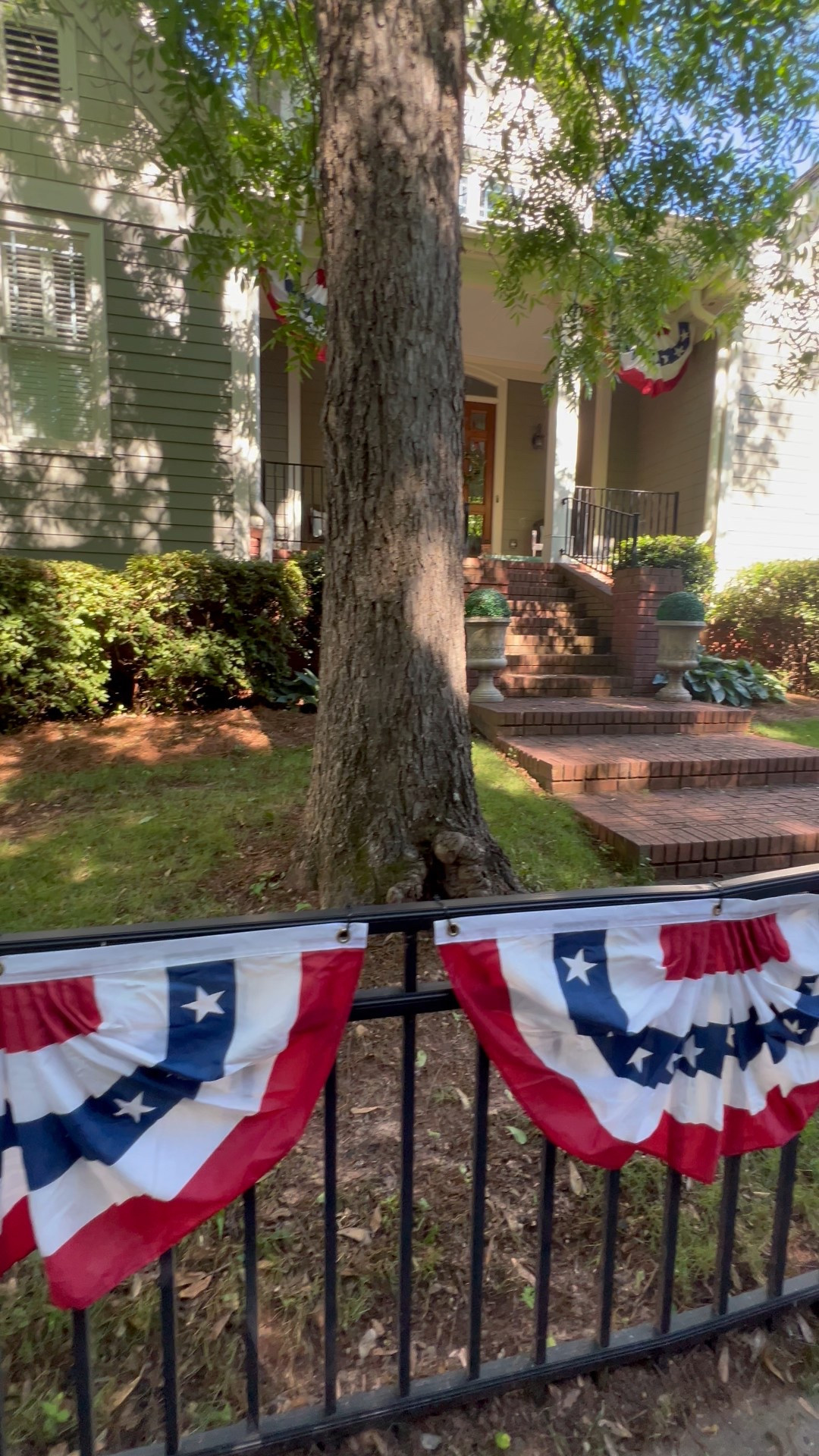 Smaller 6 pack on front and large 2 pack for the top! Absolutely love these flags! 

#LTKHome #LTKSeasonal #LTKFindsUnder50