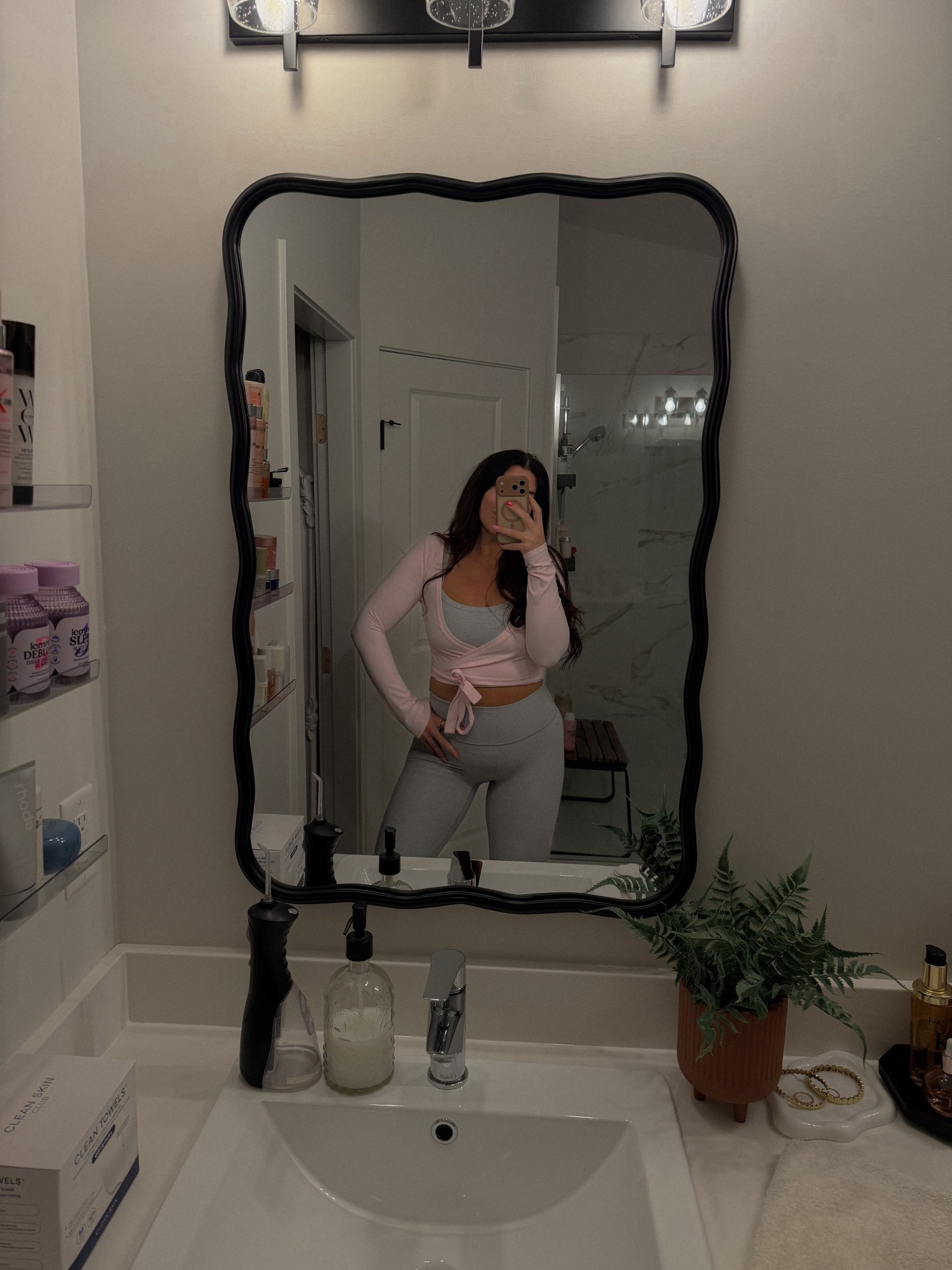 Cutest set ✨

Wearing M top & bra & size 8 bottoms 