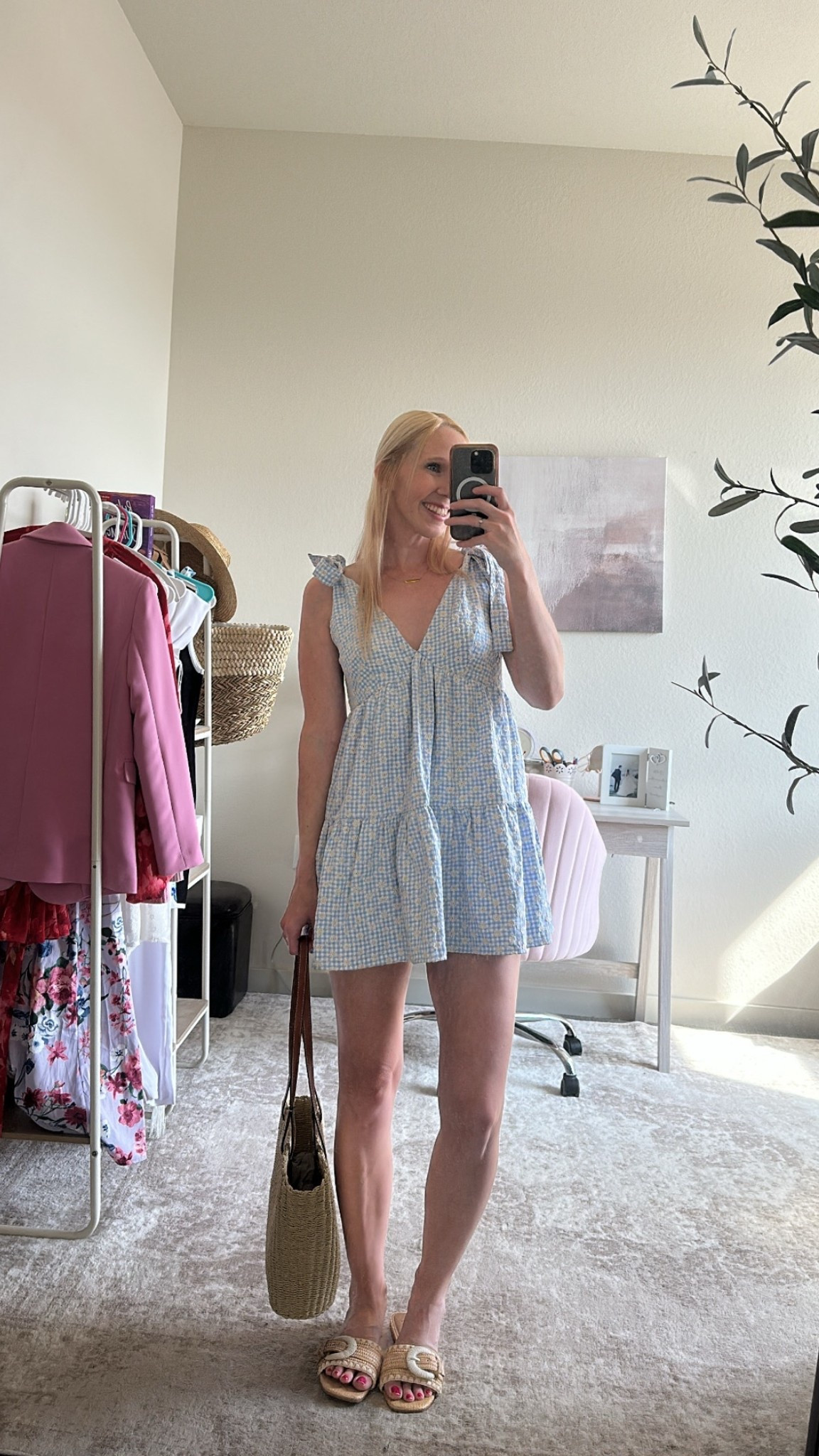 Casual farmer’s market outfit @Beginning Boutique US ☀️

This light blue floral mini dress is perfect for summer to fall transitional weather! Wearing a size 2. Has a comfy oversized fit.


Brunch outfit, casual dress, casual dresses, summer dresses, light blue dress, farmers market outfit

#LTKootd #LTKgrwm #LTKdayinmylife
