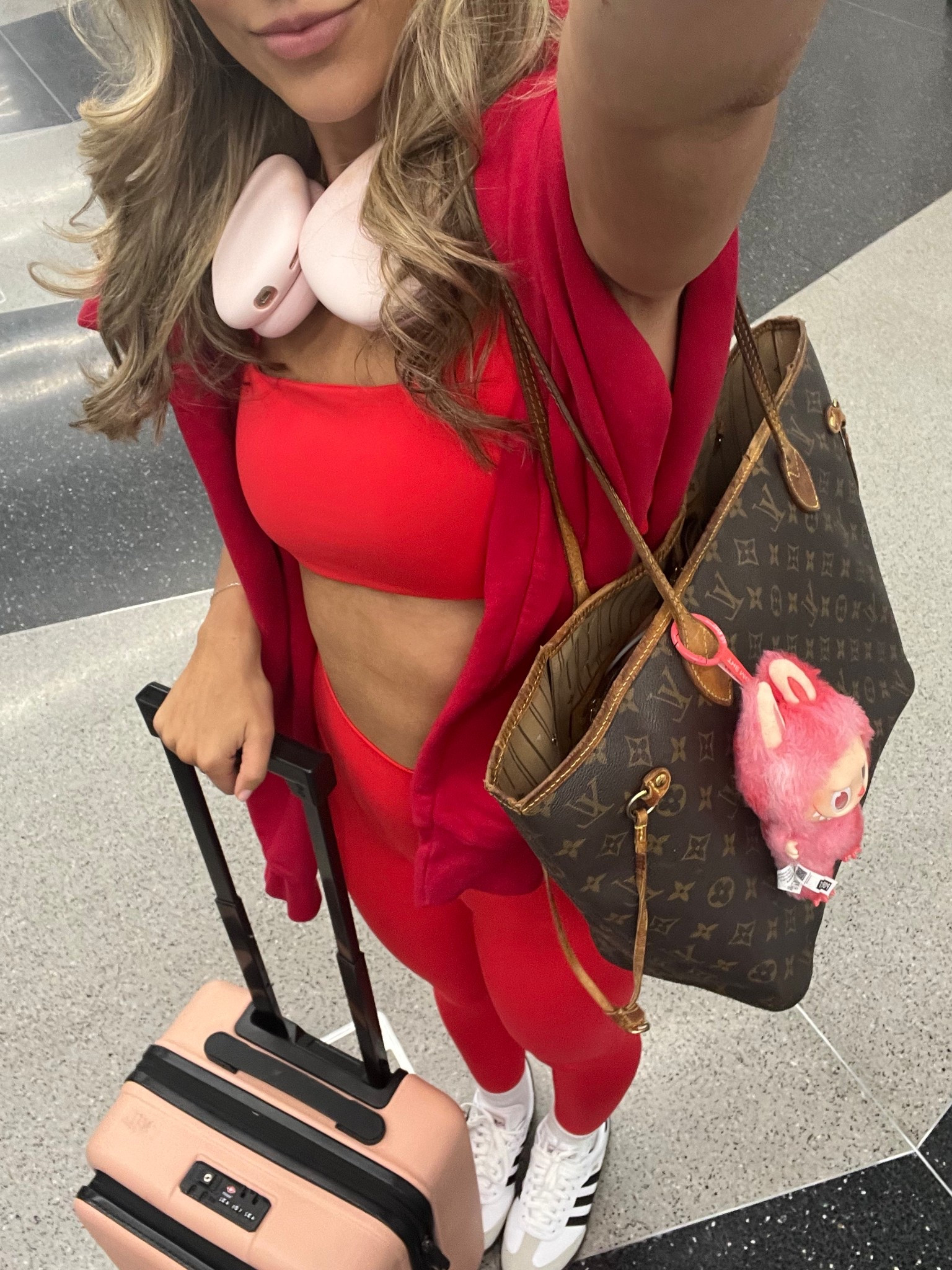 Airport outfit Inspo 

#LTKTravel #LTKItBag #LTKFindsUnder100