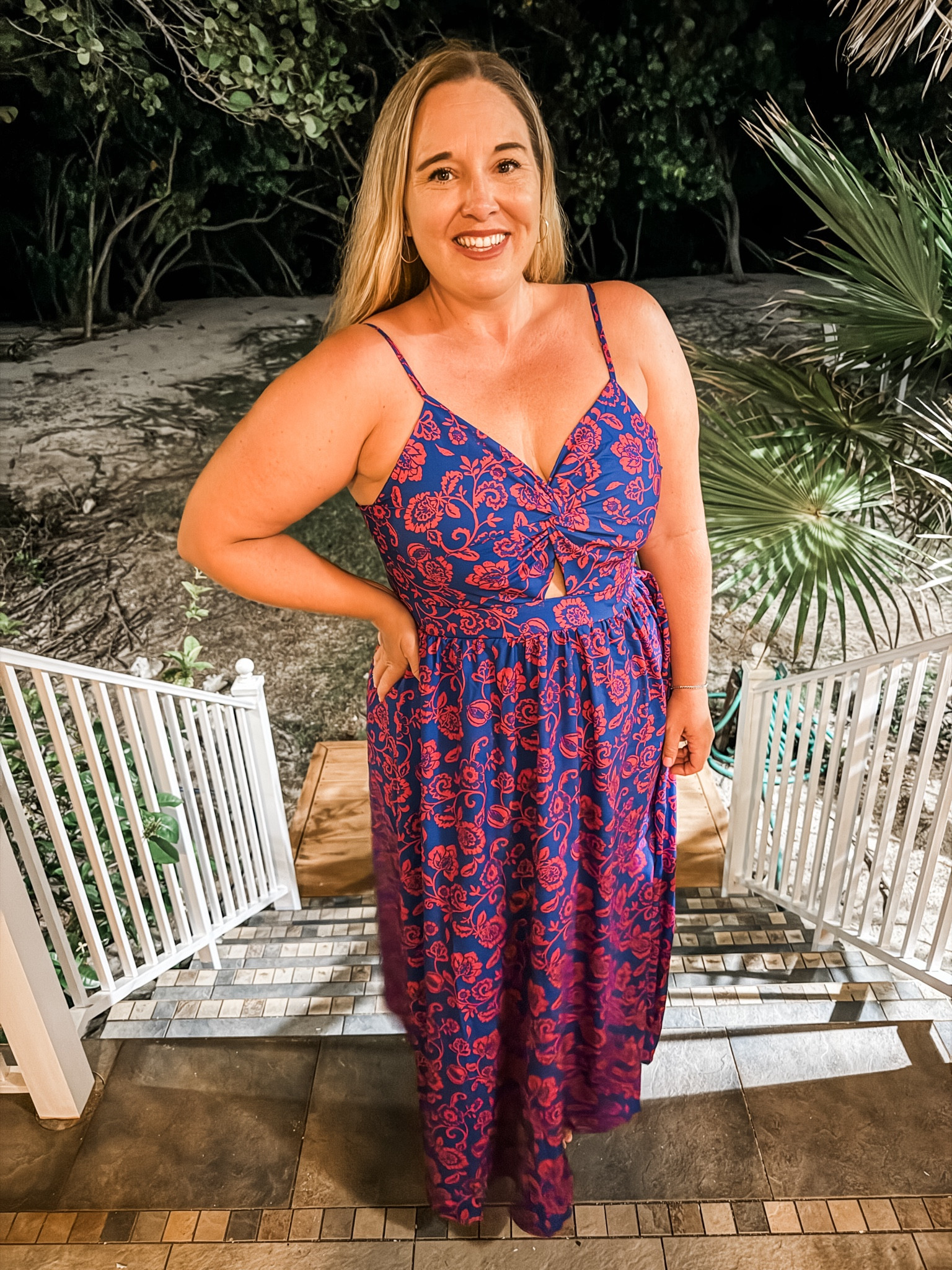 perfect vacation dress 🏝️

very lightweight with an open back 



#LTKSeasonal #LTKTravel #LTKMidsize