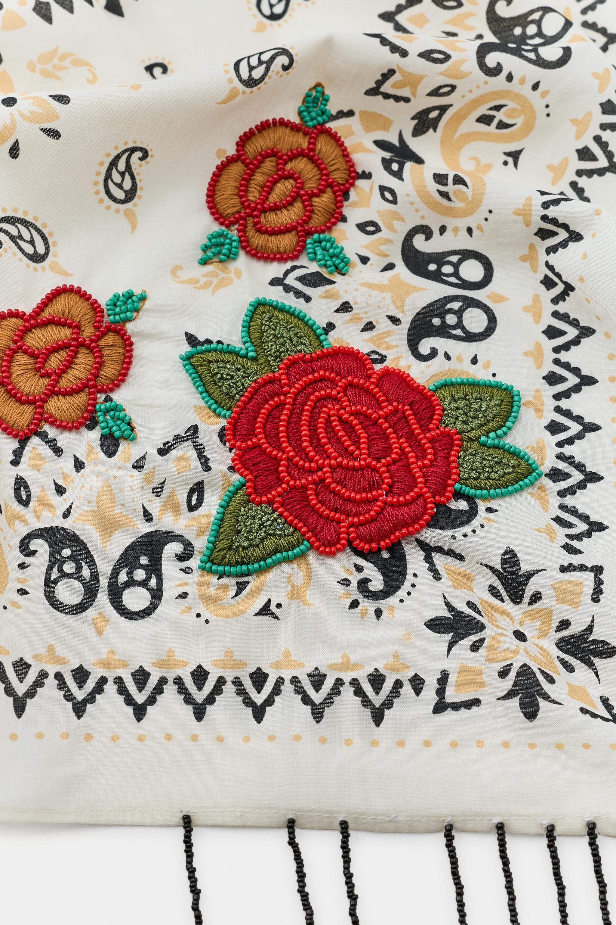 EMBROIDERED ROSE FRINGED SCARF | Zara US