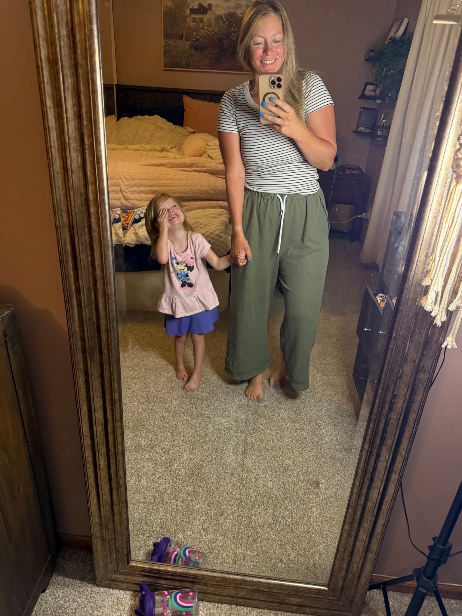 Cozy but put together? Say less.
This outfit is giving chill mom mornings meets comfy chic.

Wearing my go-to drawstring wide-leg pants (so soft + forgiving) paired with a classic striped tee that goes with literally everything.

✨ Perfect for school drop-offs, Target runs, or living room dance parties.

🫶 True to size — I’m in a medium and 5’4 for reference.

Shop the full look and grab your faves before they sell out!

#MomStyleMadeEasy #CasualOOTD #LTKEverydayStyle #StayAtHomeStyle #MidsizeMamaStyle #ComfyAndCute #LTKUnder50 #LTKRealOutfits #LTKMomStyle


#LTKStyleTip #LTKMidsize #LTKFindsUnder50