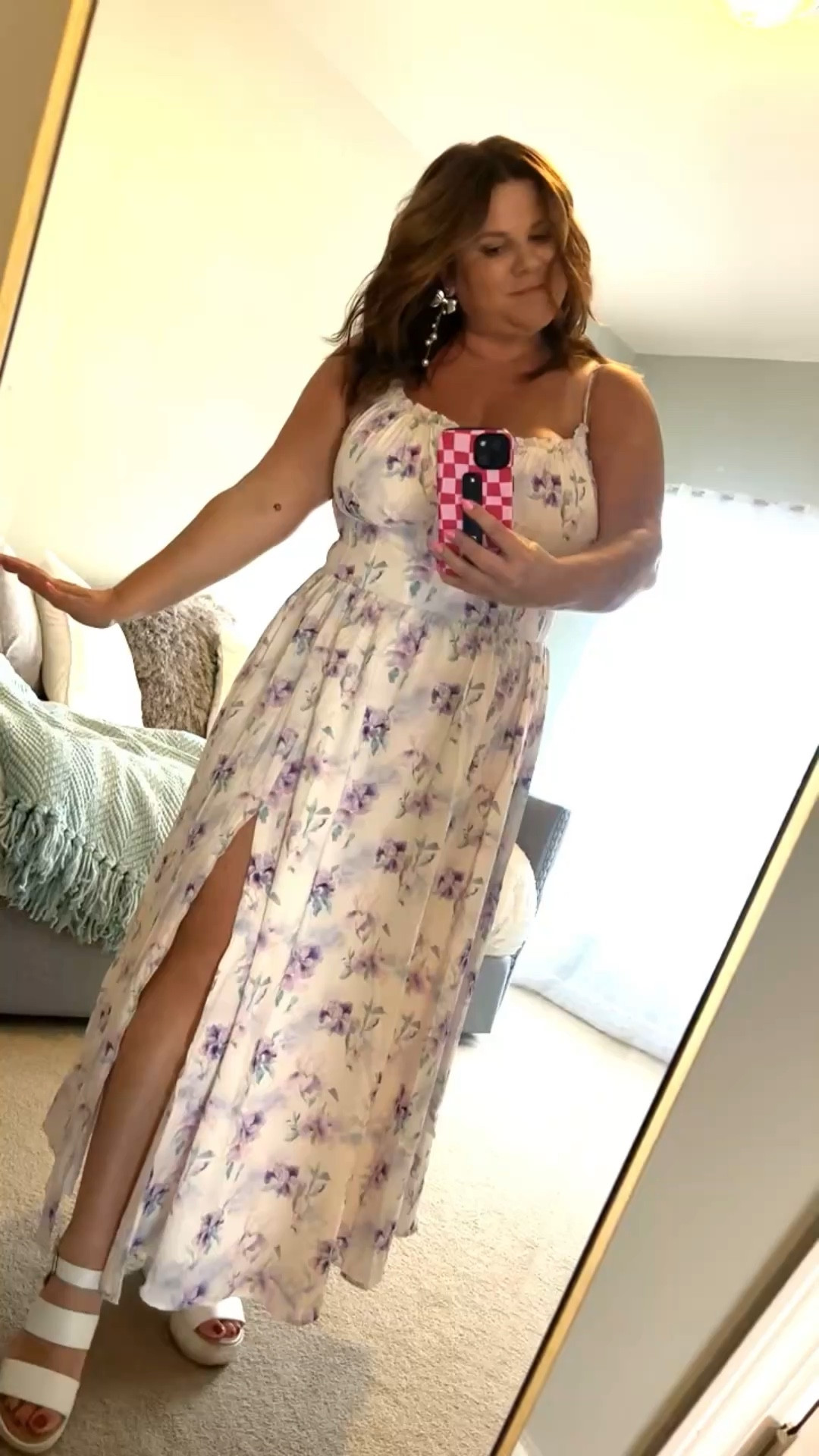 Obsessed with this floral corset dress that shows off the curves and even has a slit to show off the leg. Super comfortable and true to size. 