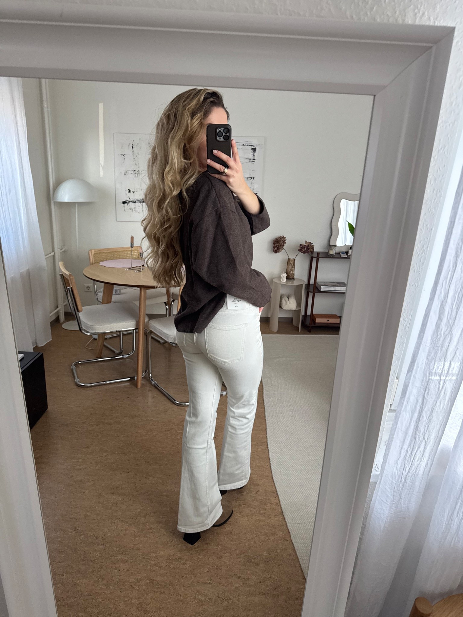 the perfect flared jeans 🤍 


#LTKdeutschland #LTKjeans #LTKeurope