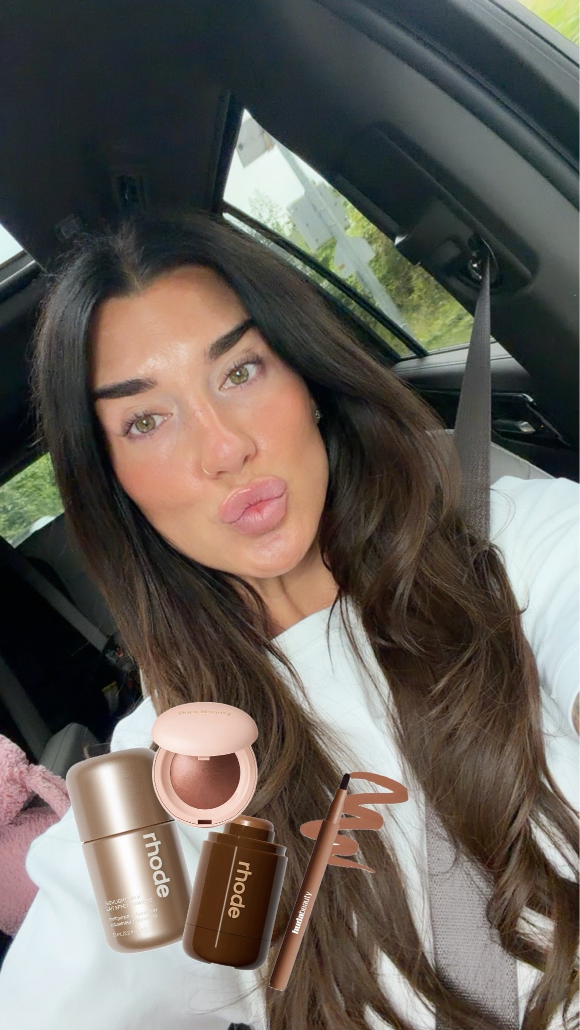 Quick no makeup / light makeup look this am. 
The new rhode products 🤏🏻👏🏼
Shades I’m wearing :
Rhode highlight - Color: 03 - pearly warm bronze
Rhode bronzer: Color: sip - light to light-medium with a golden undertone
Rare beauty highlight blush: Color: Reflect - deep bronze
Huda beauty lip stain: Color: Toasty Brown - caramel brown