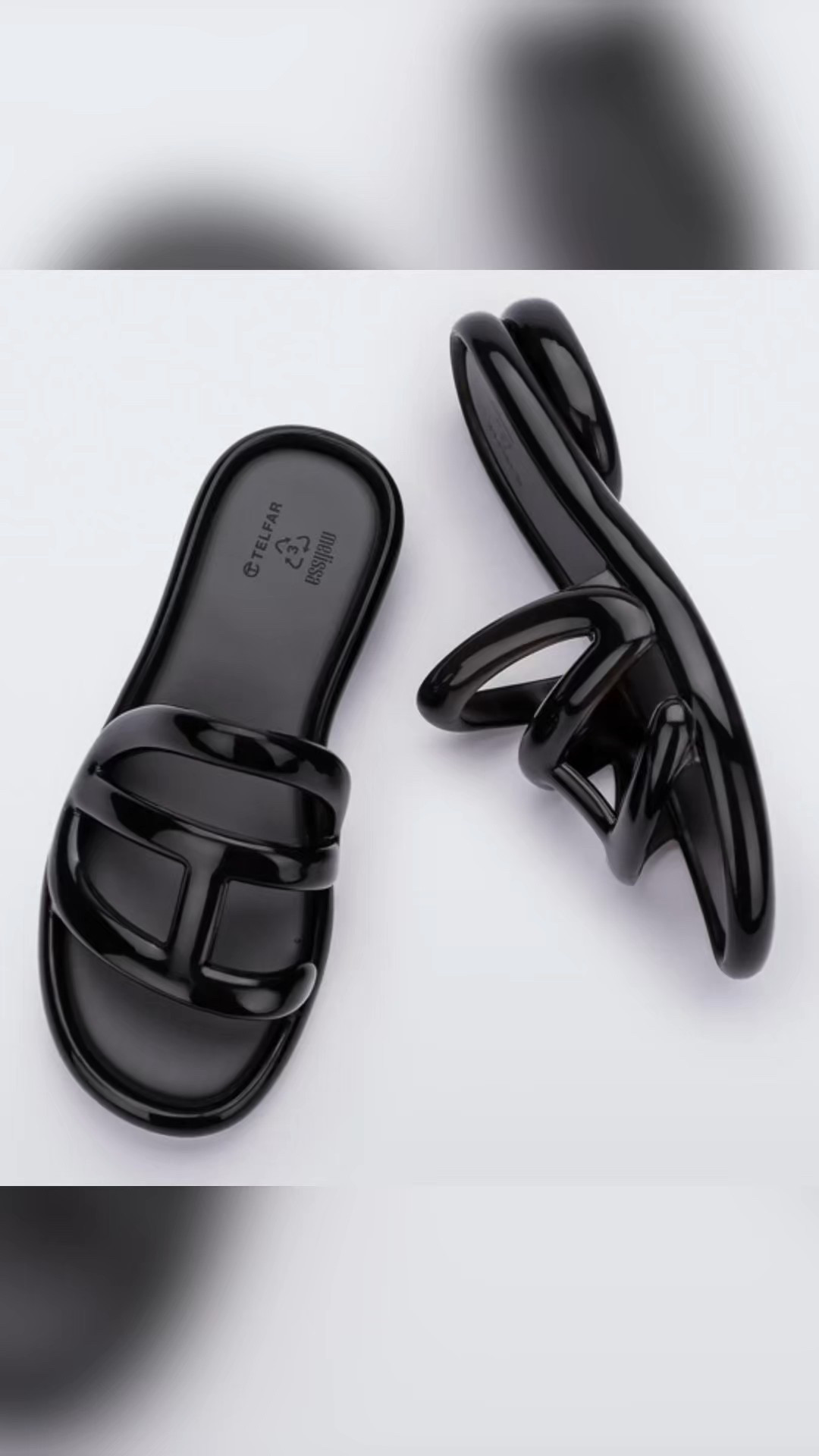 Modern, sculptural, and effortlessly cool — the Melissa x Telfar Jelly Slide brings a glossy finish to warm-weather dressing. Lightweight, water-friendly, and designed with Telfar’s iconic silhouette, it’s the perfect companion for resort escapes, city strolls, and coastal vacations.
Curated by Jet Set LatAM.


#LTKBeauty #LTKGiftGuide #LTKHoliday