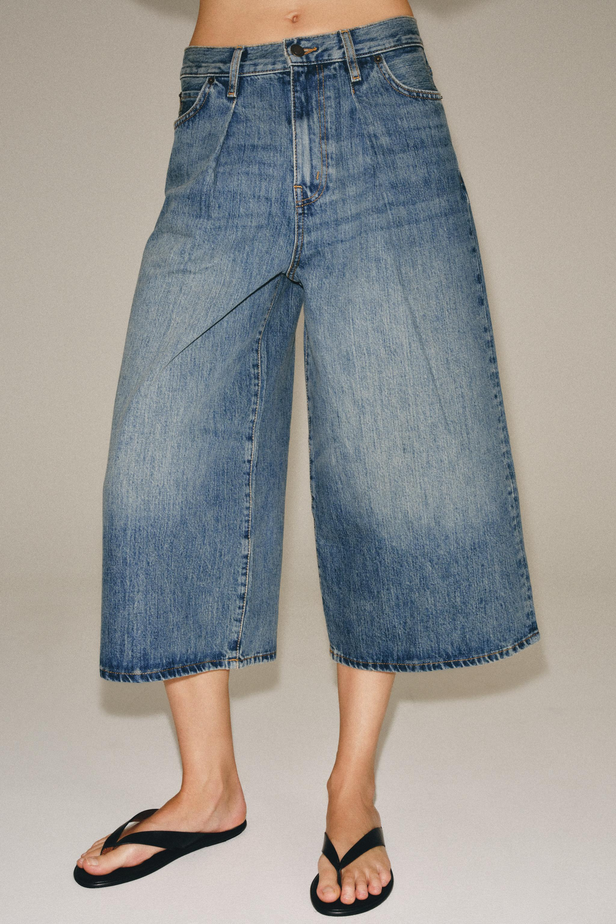 DescriptionContentsMeasurementsMID-RISE - WIDE LEG - CULOTTE LENGTHZARA WOMAN COLLECTIONMid-rise ... | Zara US