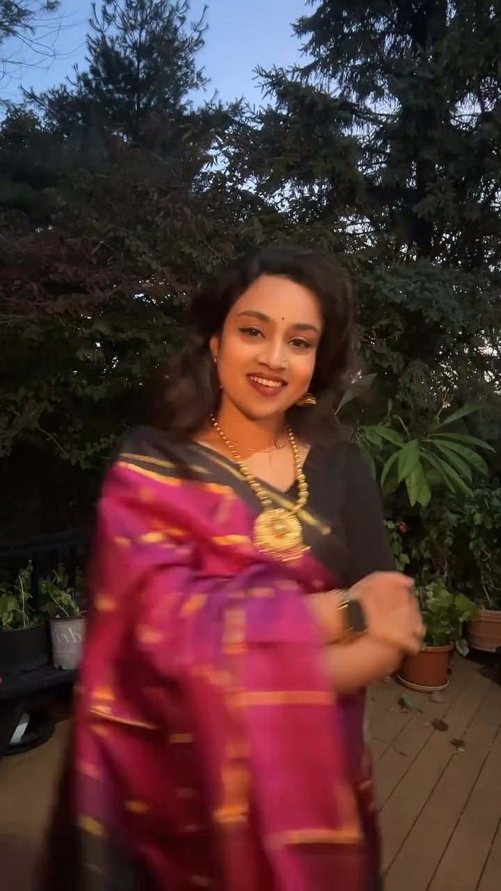 Diwali inspo part 2

Sari: @vlzaris 
Jewelry: @mejuri @bypavoi @mithracollectionsbyasha @kushalsfashionjewellery 
Sari Silhouette & Blouse: @tiabhuvadotcom 
Makeup: @kulfi.beauty @mangopeoplecosmetics @livetinted @nyxcosmetics @hudabeauty @merit 

#diwali #transition #handloom #microinfluencer #fashion
