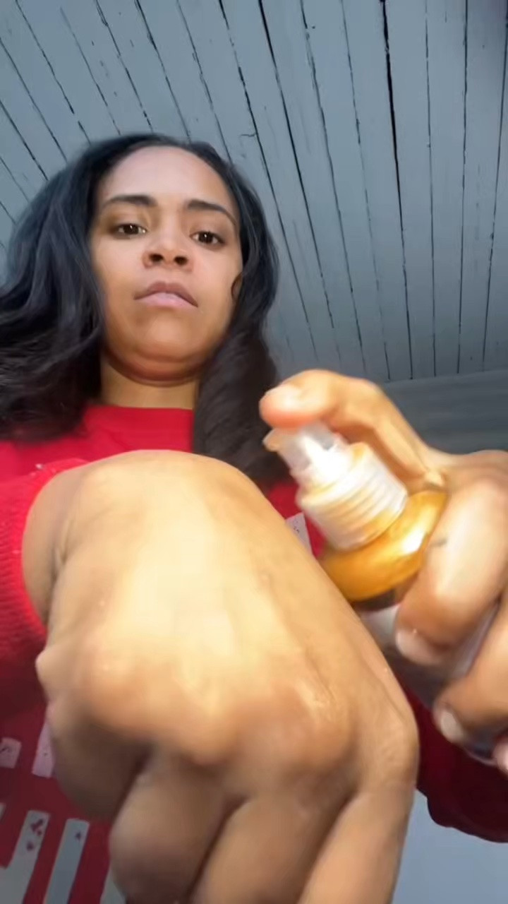 Why does this $12 shimmer oil have my skin looking like I just got back from a vacation?? 😭✨ The Nature Spell Go For Gold dry shimmer oil works on your skin AND your hair, smells like brown sugar, and gives you that golden glow without being greasy. This is my new everyday essential and it ships fast 🚀 Link in my LTK! 🩷
#shimmergoil #glowingskin #skincareformoms #naturespell #dryoil #bodyoil #affordablebeauty #selfcareformoms #mombeauty #pinkglowup

#LTKSeasonal #LTKgrwm #LTKstorytime
