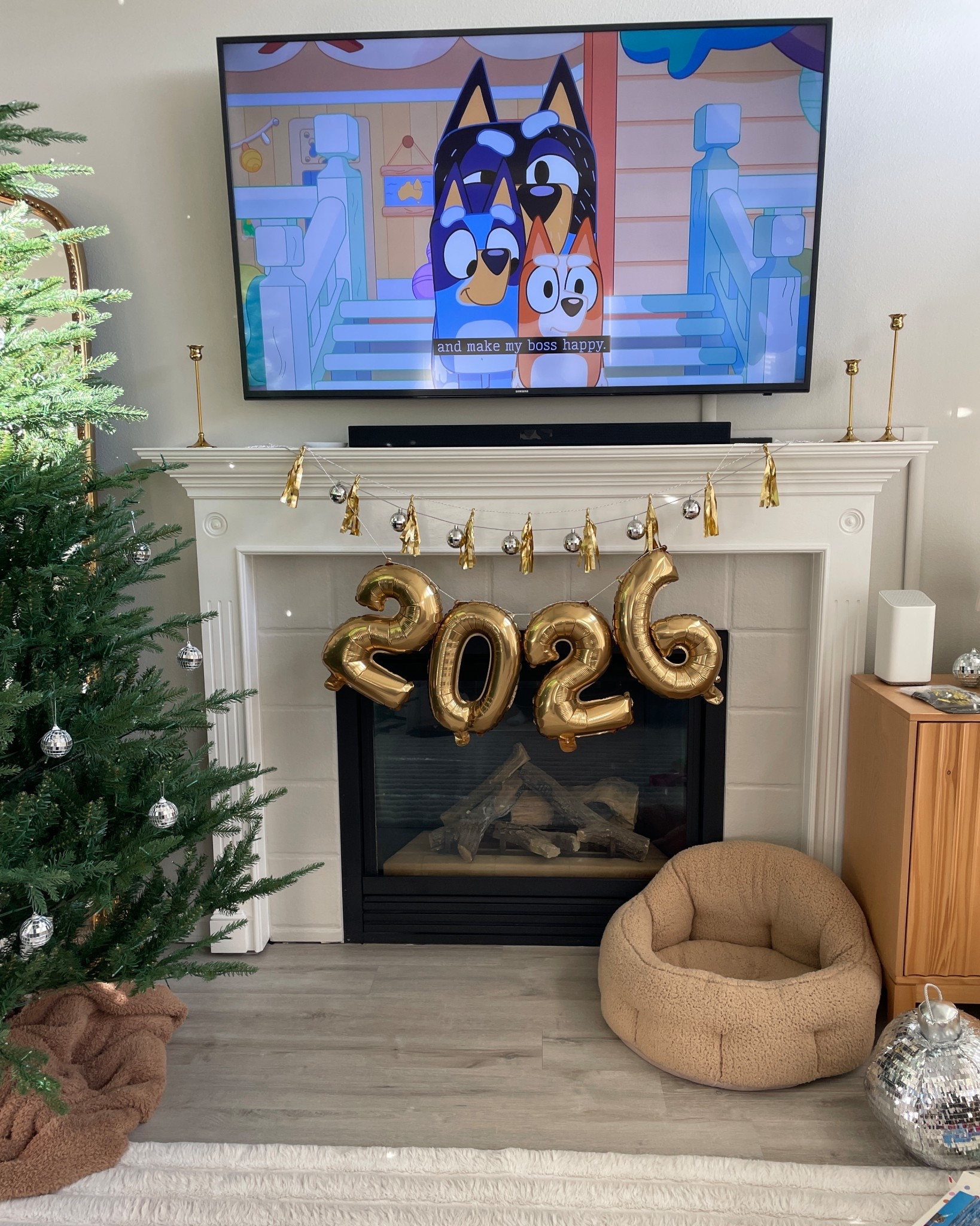 NYE decor 


#LTKHoliday #LTKHome
